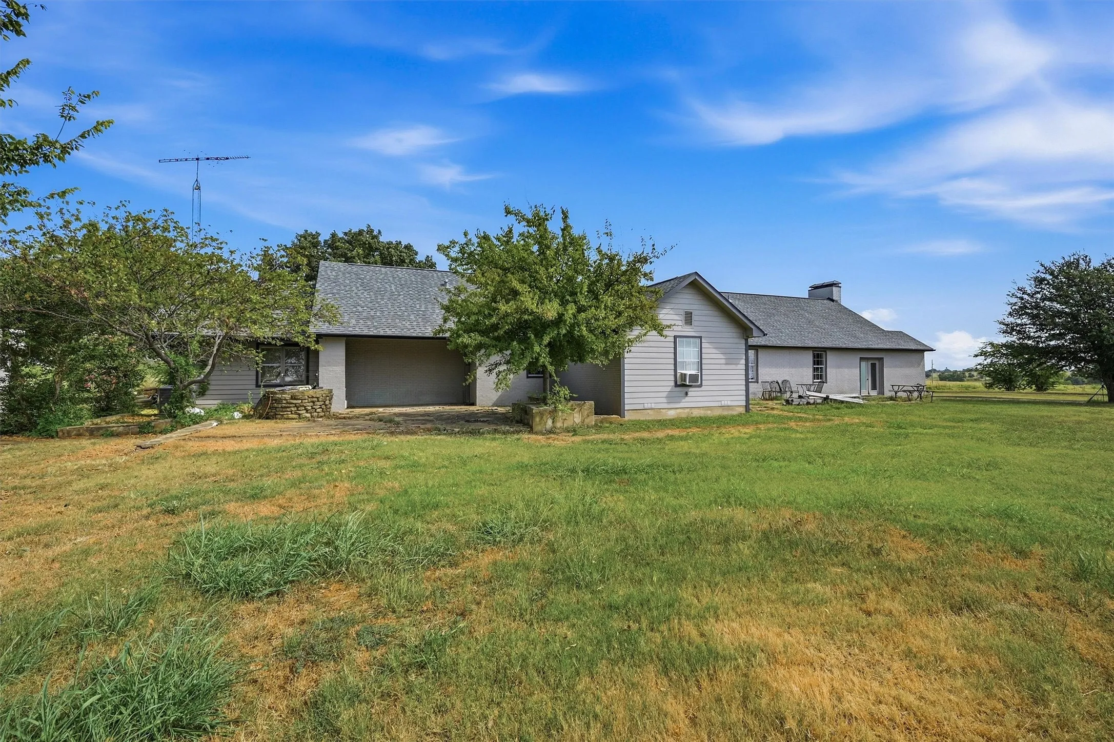 Single Family Residence For Sale in Grayson County , 705 Club Lake Road, Whitesboro, Texas 76273, 4 Bedroom, 4 Bathroom, Garage spaces, 4,838 Sqft, built in 1950, mls#21371124, Real Estate Agent in Whitesboro, Homes For Sale in Grayson county, Homes For Sale in Whitesboro, Realtor in Whitesboro Texas, Real Estate Brokerage Independent Realty Texas, Luminita Cordes Realtor