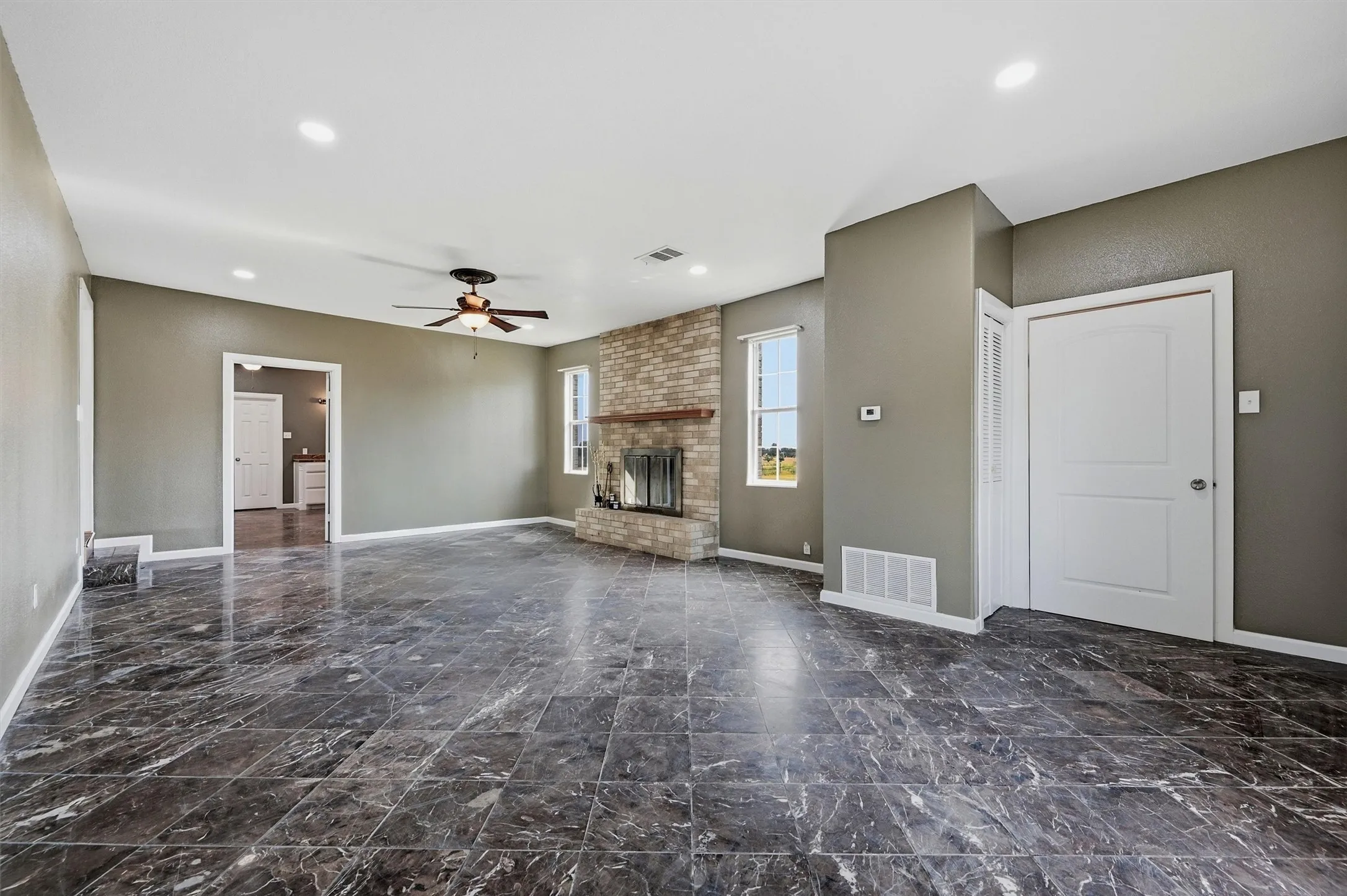 Single Family Residence For Sale in Grayson County , 705 Club Lake Road, Whitesboro, Texas 76273, 4 Bedroom, 4 Bathroom, Garage spaces, 4,838 Sqft, built in 1950, mls#21371124, Real Estate Agent in Whitesboro, Homes For Sale in Grayson county, Homes For Sale in Whitesboro, Realtor in Whitesboro Texas, Real Estate Brokerage Independent Realty Texas, Luminita Cordes Realtor