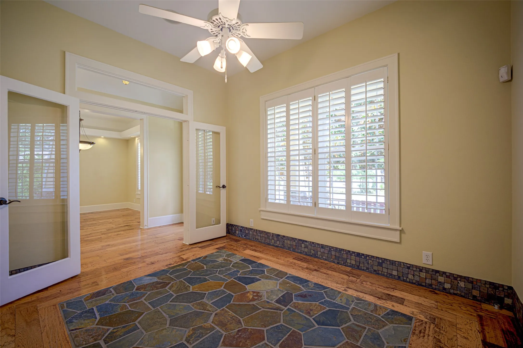 Single Family Residence For Sale in Collin County , 807 Barnes Street, Mc Kinney, Texas 75069, 3 Bedroom, 3 Bathroom, 2 Garage spaces, 2,706 Sqft, built in 2005, mls#21370370, Real Estate Agent in Mc Kinney, Homes For Sale in Collin county, Homes For Sale in Mc Kinney, Realtor in Mc Kinney Texas, Real Estate Brokerage Independent Realty Texas, Luminita Cordes Realtor