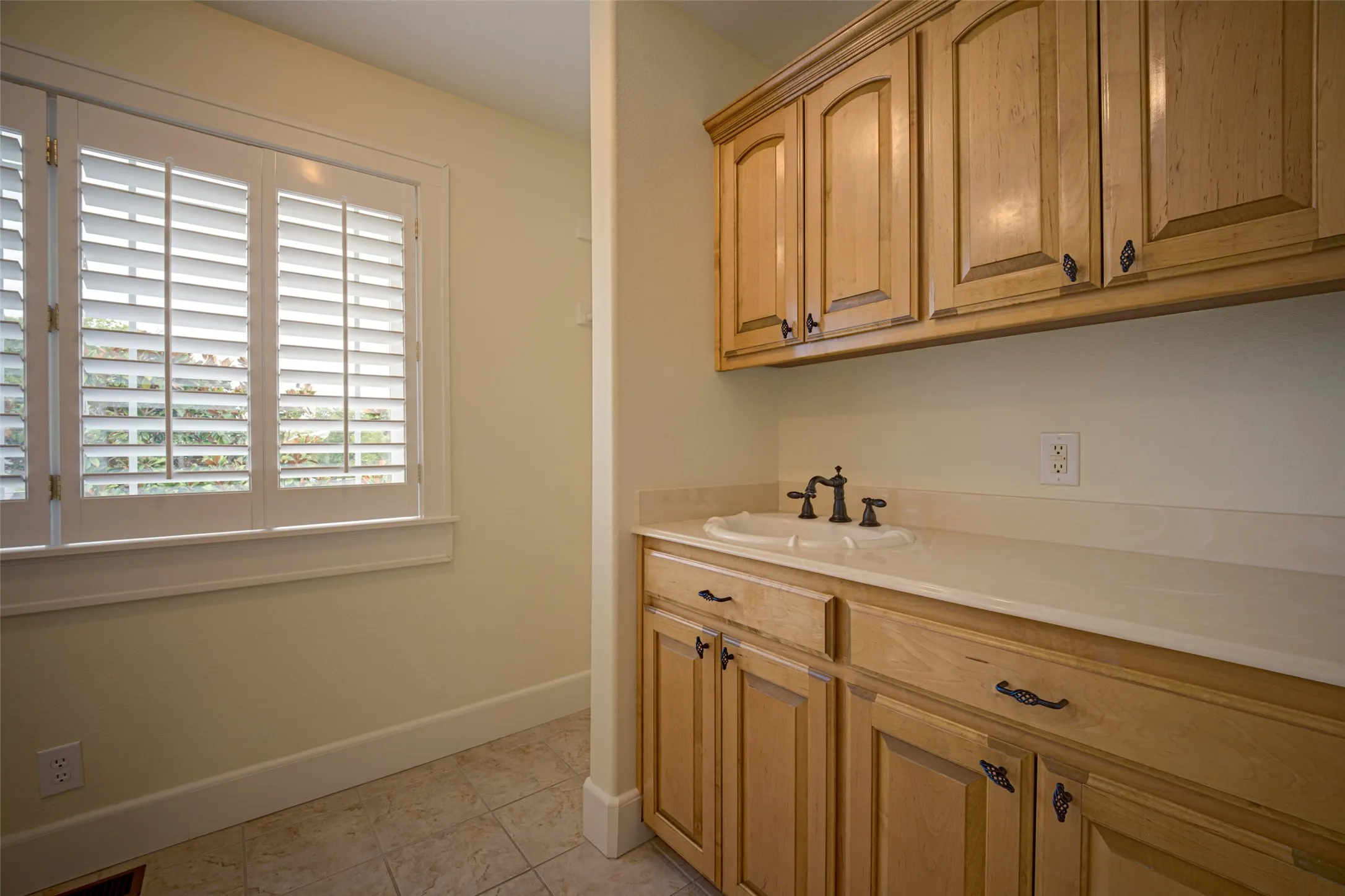 Single Family Residence For Sale in Collin County , 807 Barnes Street, Mc Kinney, Texas 75069, 3 Bedroom, 3 Bathroom, 2 Garage spaces, 2,706 Sqft, built in 2005, mls#21370370, Real Estate Agent in Mc Kinney, Homes For Sale in Collin county, Homes For Sale in Mc Kinney, Realtor in Mc Kinney Texas, Real Estate Brokerage Independent Realty Texas, Luminita Cordes Realtor