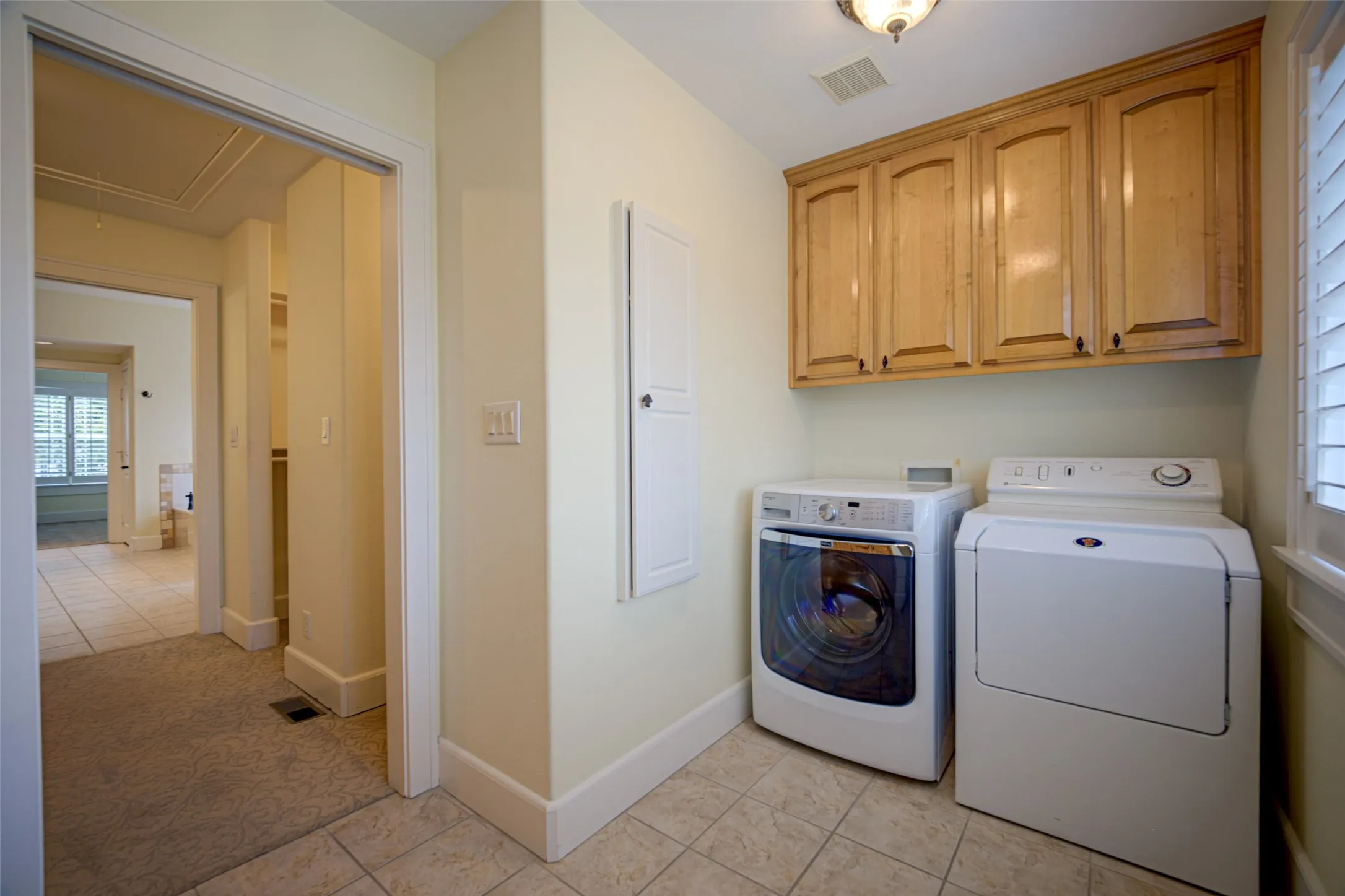 Single Family Residence For Sale in Collin County , 807 Barnes Street, Mc Kinney, Texas 75069, 3 Bedroom, 3 Bathroom, 2 Garage spaces, 2,706 Sqft, built in 2005, mls#21370370, Real Estate Agent in Mc Kinney, Homes For Sale in Collin county, Homes For Sale in Mc Kinney, Realtor in Mc Kinney Texas, Real Estate Brokerage Independent Realty Texas, Luminita Cordes Realtor