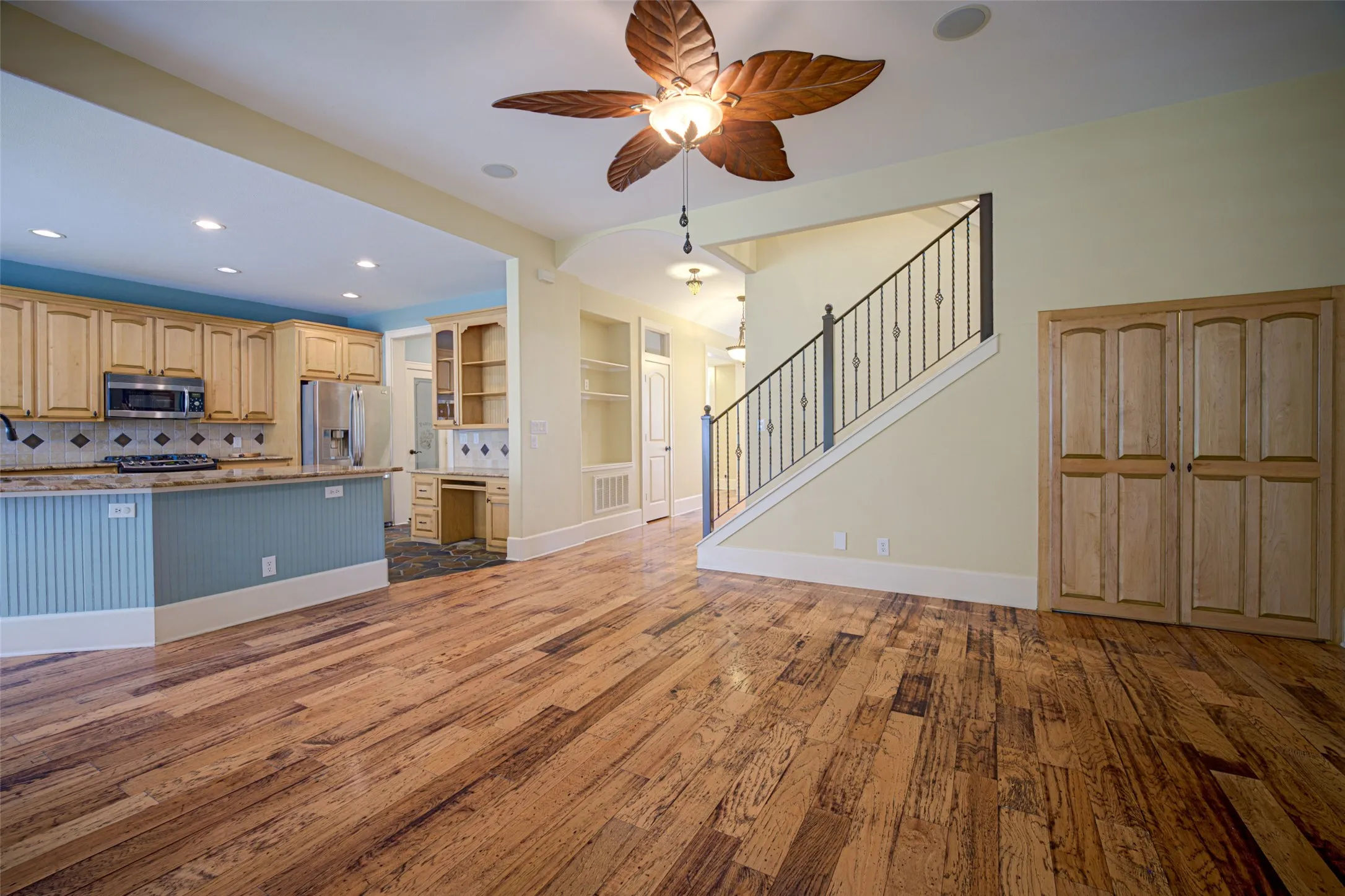 Single Family Residence For Sale in Collin County , 807 Barnes Street, Mc Kinney, Texas 75069, 3 Bedroom, 3 Bathroom, 2 Garage spaces, 2,706 Sqft, built in 2005, mls#21370370, Real Estate Agent in Mc Kinney, Homes For Sale in Collin county, Homes For Sale in Mc Kinney, Realtor in Mc Kinney Texas, Real Estate Brokerage Independent Realty Texas, Luminita Cordes Realtor