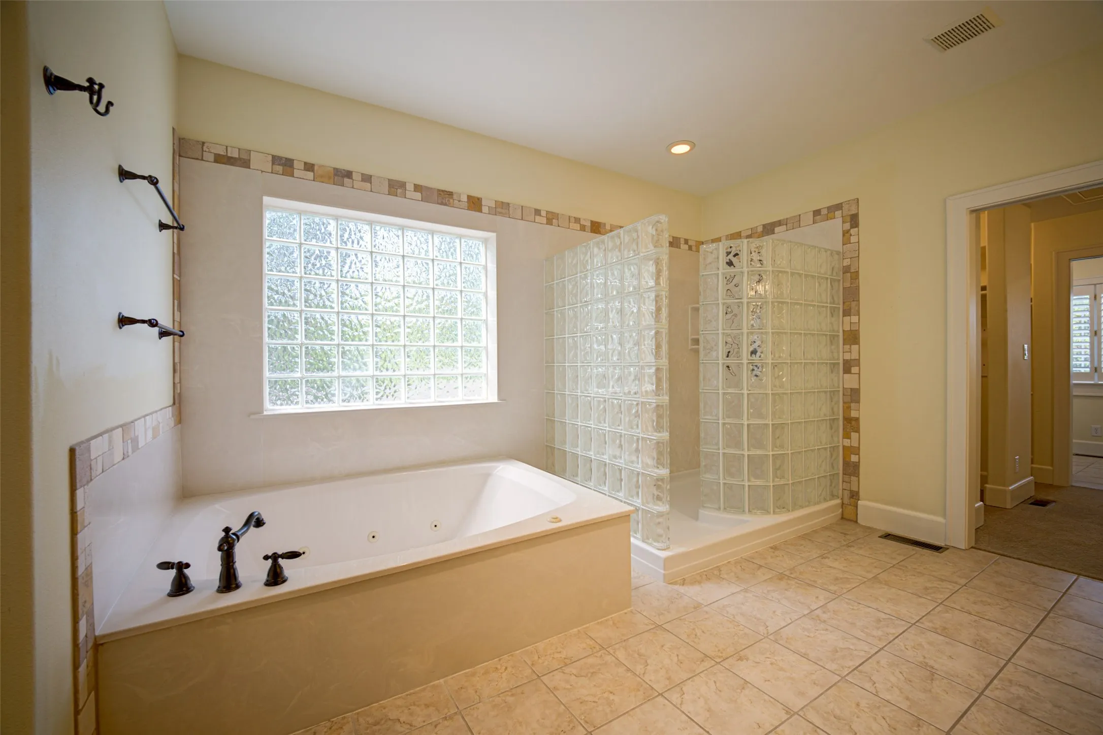 Single Family Residence For Sale in Collin County , 807 Barnes Street, Mc Kinney, Texas 75069, 3 Bedroom, 3 Bathroom, 2 Garage spaces, 2,706 Sqft, built in 2005, mls#21370370, Real Estate Agent in Mc Kinney, Homes For Sale in Collin county, Homes For Sale in Mc Kinney, Realtor in Mc Kinney Texas, Real Estate Brokerage Independent Realty Texas, Luminita Cordes Realtor