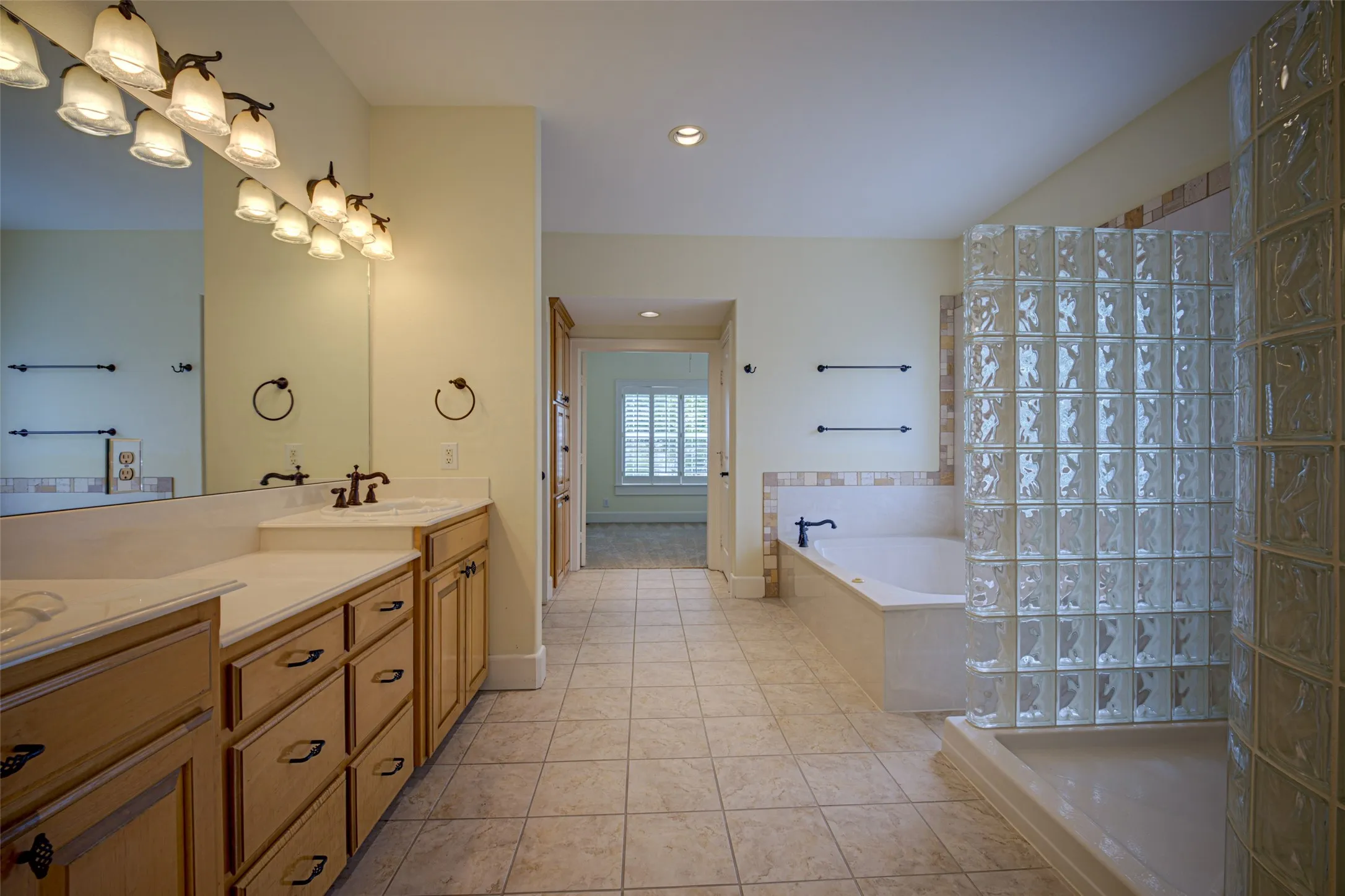 Single Family Residence For Sale in Collin County , 807 Barnes Street, Mc Kinney, Texas 75069, 3 Bedroom, 3 Bathroom, 2 Garage spaces, 2,706 Sqft, built in 2005, mls#21370370, Real Estate Agent in Mc Kinney, Homes For Sale in Collin county, Homes For Sale in Mc Kinney, Realtor in Mc Kinney Texas, Real Estate Brokerage Independent Realty Texas, Luminita Cordes Realtor