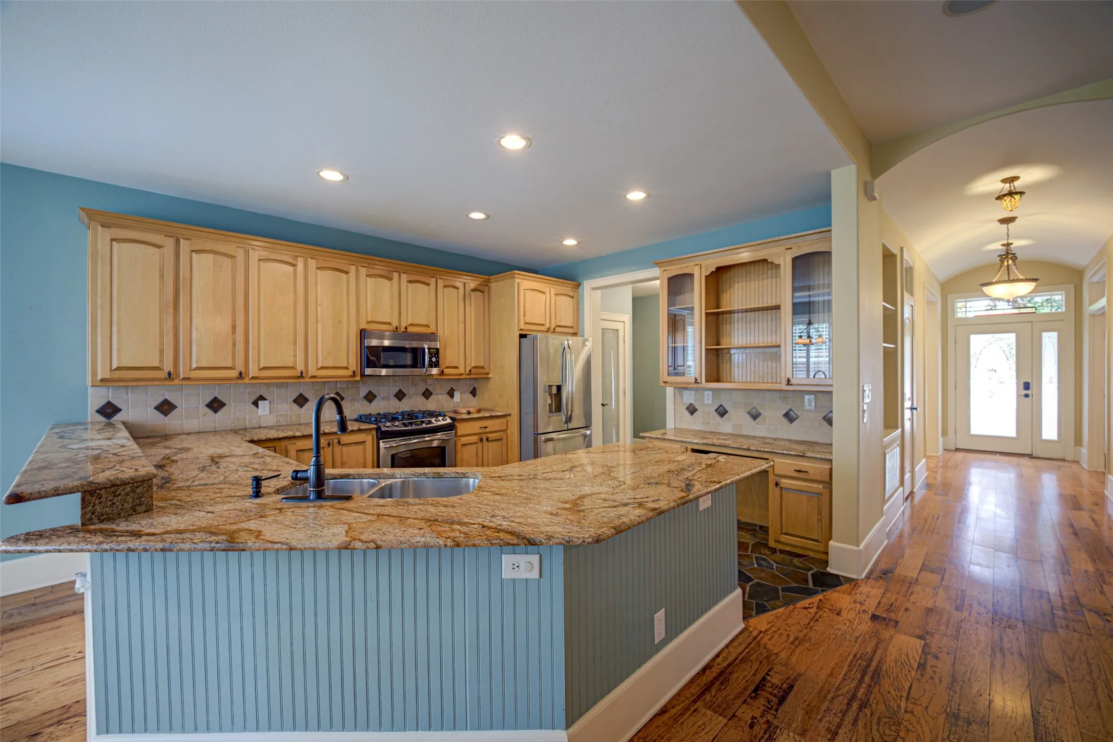 Single Family Residence For Sale in Collin County , 807 Barnes Street, Mc Kinney, Texas 75069, 3 Bedroom, 3 Bathroom, 2 Garage spaces, 2,706 Sqft, built in 2005, mls#21370370, Real Estate Agent in Mc Kinney, Homes For Sale in Collin county, Homes For Sale in Mc Kinney, Realtor in Mc Kinney Texas, Real Estate Brokerage Independent Realty Texas, Luminita Cordes Realtor