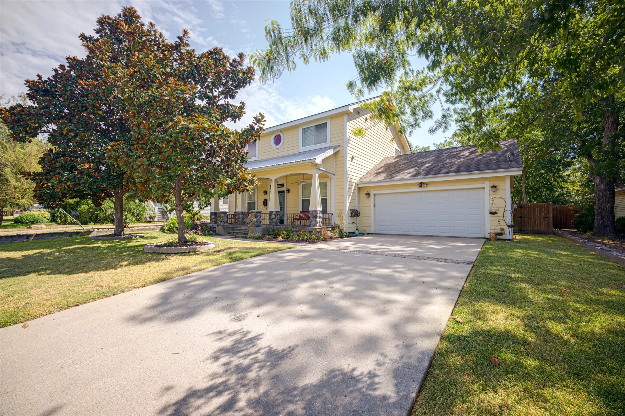 Single Family Residence For Sale in Collin County , 807 Barnes Street, Mc Kinney, Texas 75069, 3 Bedroom, 3 Bathroom, 2 Garage spaces, 2,706 Sqft, built in 2005, mls#21370370, Real Estate Agent in Mc Kinney, Homes For Sale in Collin county, Homes For Sale in Mc Kinney, Realtor in Mc Kinney Texas, Real Estate Brokerage Independent Realty Texas, Luminita Cordes Realtor