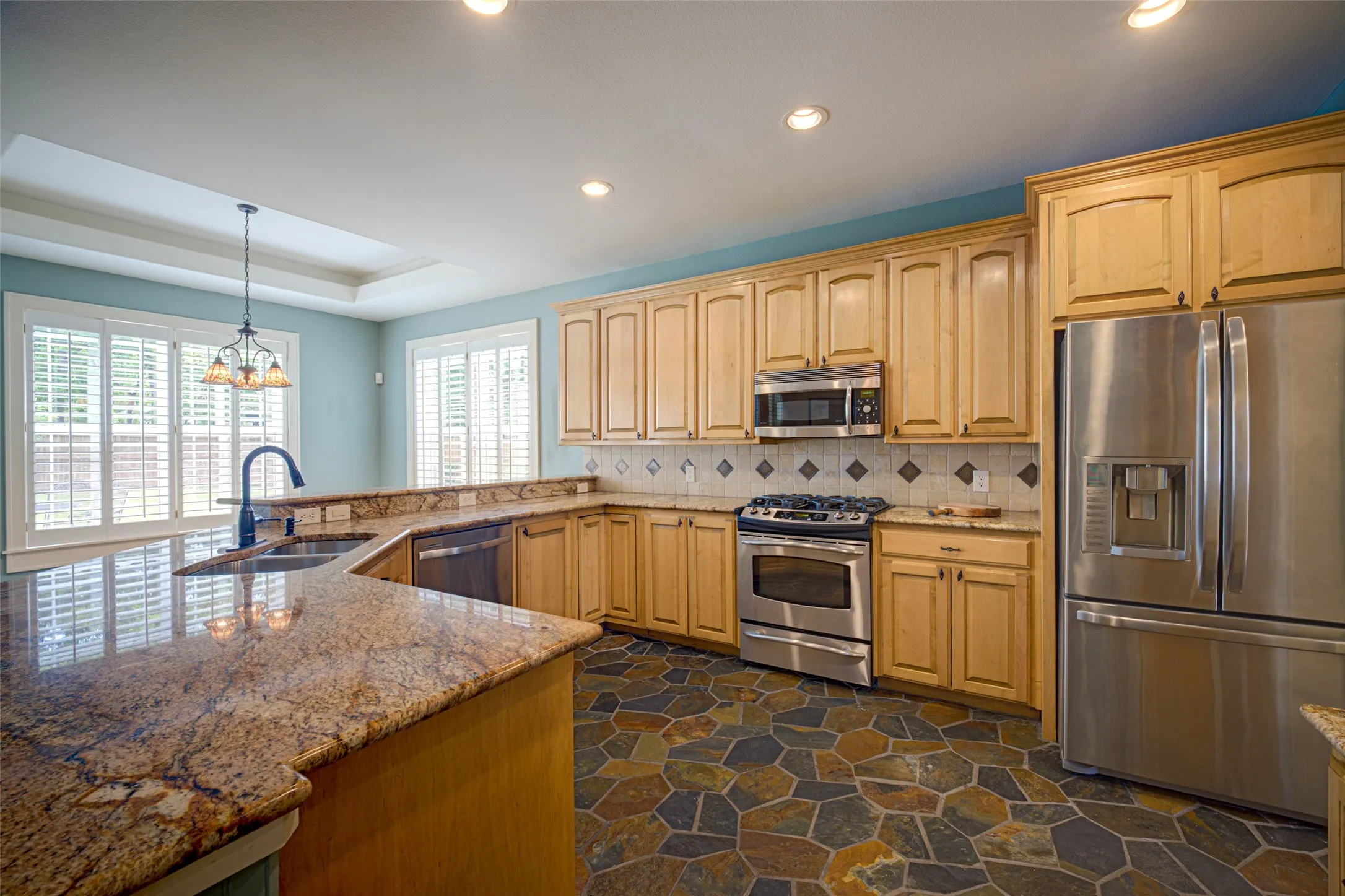 Single Family Residence For Sale in Collin County , 807 Barnes Street, Mc Kinney, Texas 75069, 3 Bedroom, 3 Bathroom, 2 Garage spaces, 2,706 Sqft, built in 2005, mls#21370370, Real Estate Agent in Mc Kinney, Homes For Sale in Collin county, Homes For Sale in Mc Kinney, Realtor in Mc Kinney Texas, Real Estate Brokerage Independent Realty Texas, Luminita Cordes Realtor
