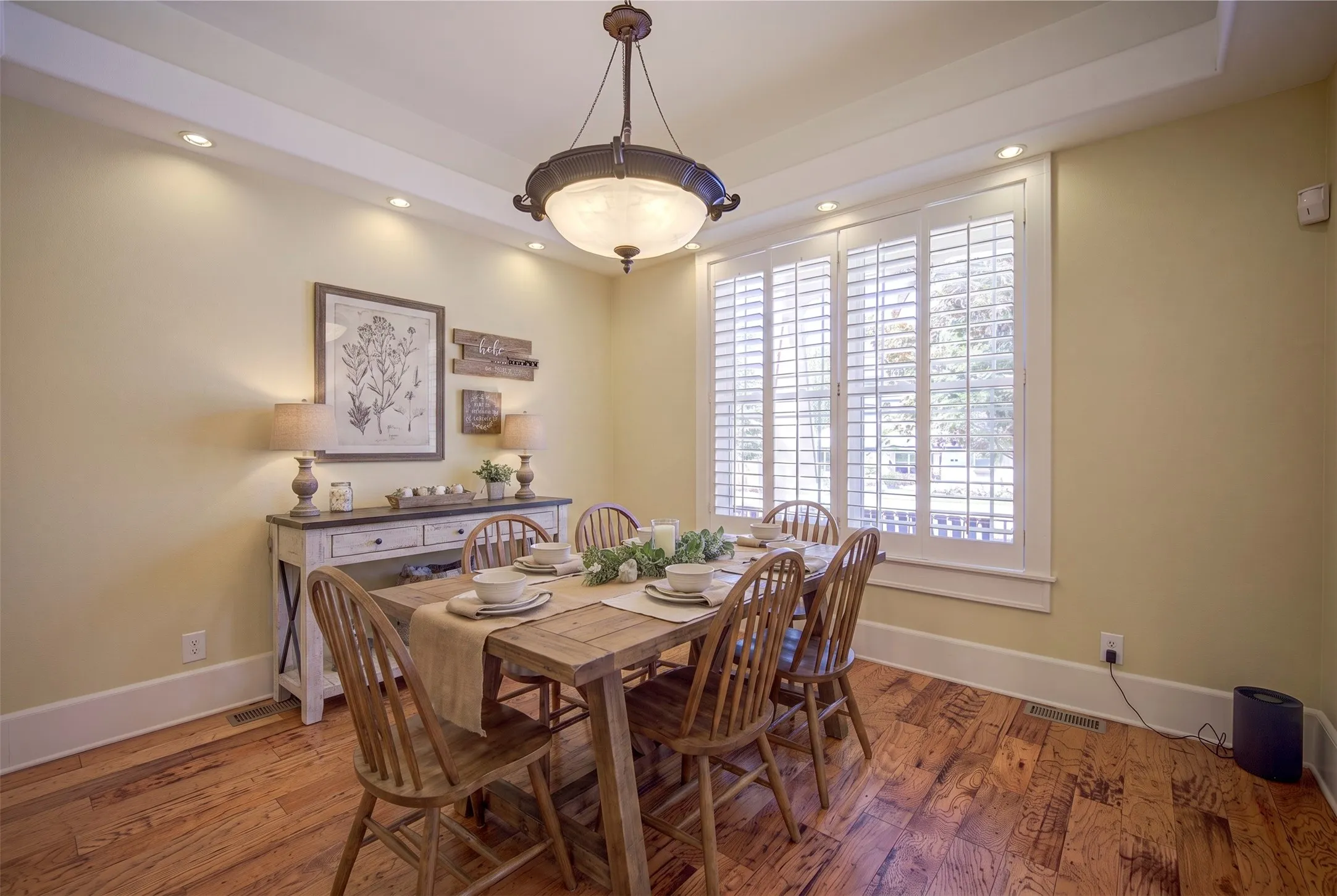 Single Family Residence For Sale in Collin County , 807 Barnes Street, Mc Kinney, Texas 75069, 3 Bedroom, 3 Bathroom, 2 Garage spaces, 2,706 Sqft, built in 2005, mls#21370370, Real Estate Agent in Mc Kinney, Homes For Sale in Collin county, Homes For Sale in Mc Kinney, Realtor in Mc Kinney Texas, Real Estate Brokerage Independent Realty Texas, Luminita Cordes Realtor