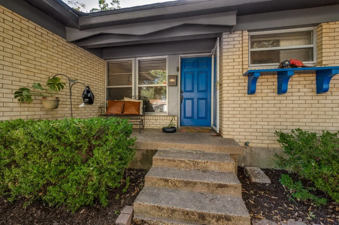 Single Family Residence For Sale in Dallas County , 13512 Challaburton Drive, Farmers Branch, Texas 75234, 4 Bedroom, 3 Bathroom, 2 Garage spaces, 1,566 Sqft, built in 1958, mls#21368211, Real Estate Agent in Farmers Branch, Homes For Sale in Dallas county, Homes For Sale in Farmers Branch, Realtor in Farmers Branch Texas, Real Estate Brokerage Independent Realty Texas, Luminita Cordes Realtor