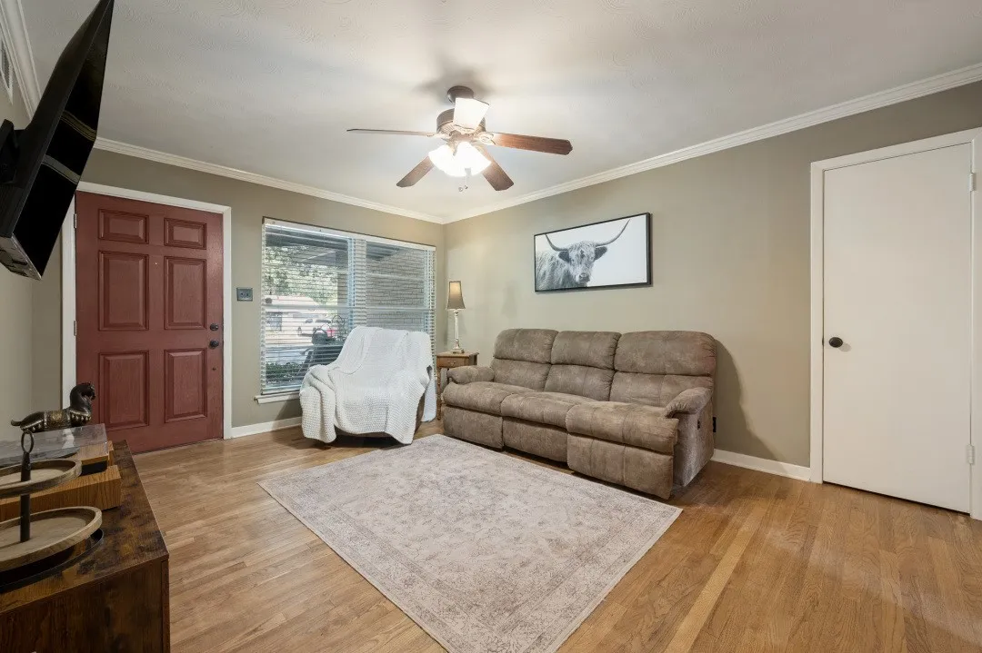 Single Family Residence For Sale in Dallas County , 13512 Challaburton Drive, Farmers Branch, Texas 75234, 4 Bedroom, 3 Bathroom, 2 Garage spaces, 1,566 Sqft, built in 1958, mls#21368211, Real Estate Agent in Farmers Branch, Homes For Sale in Dallas county, Homes For Sale in Farmers Branch, Realtor in Farmers Branch Texas, Real Estate Brokerage Independent Realty Texas, Luminita Cordes Realtor