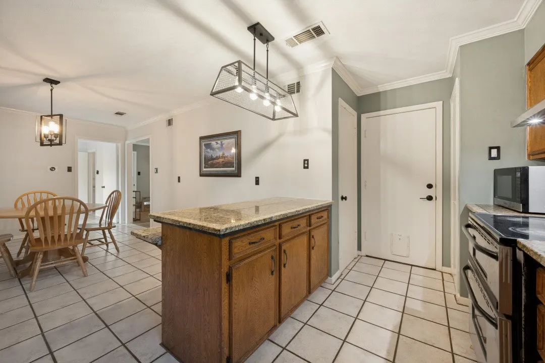 Single Family Residence For Sale in Dallas County , 13512 Challaburton Drive, Farmers Branch, Texas 75234, 4 Bedroom, 3 Bathroom, 2 Garage spaces, 1,566 Sqft, built in 1958, mls#21368211, Real Estate Agent in Farmers Branch, Homes For Sale in Dallas county, Homes For Sale in Farmers Branch, Realtor in Farmers Branch Texas, Real Estate Brokerage Independent Realty Texas, Luminita Cordes Realtor