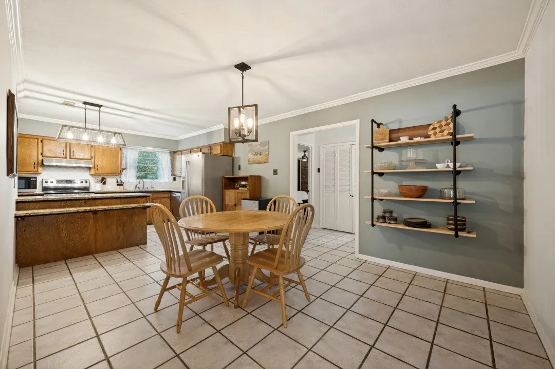 Single Family Residence For Sale in Dallas County , 13512 Challaburton Drive, Farmers Branch, Texas 75234, 4 Bedroom, 3 Bathroom, 2 Garage spaces, 1,566 Sqft, built in 1958, mls#21368211, Real Estate Agent in Farmers Branch, Homes For Sale in Dallas county, Homes For Sale in Farmers Branch, Realtor in Farmers Branch Texas, Real Estate Brokerage Independent Realty Texas, Luminita Cordes Realtor