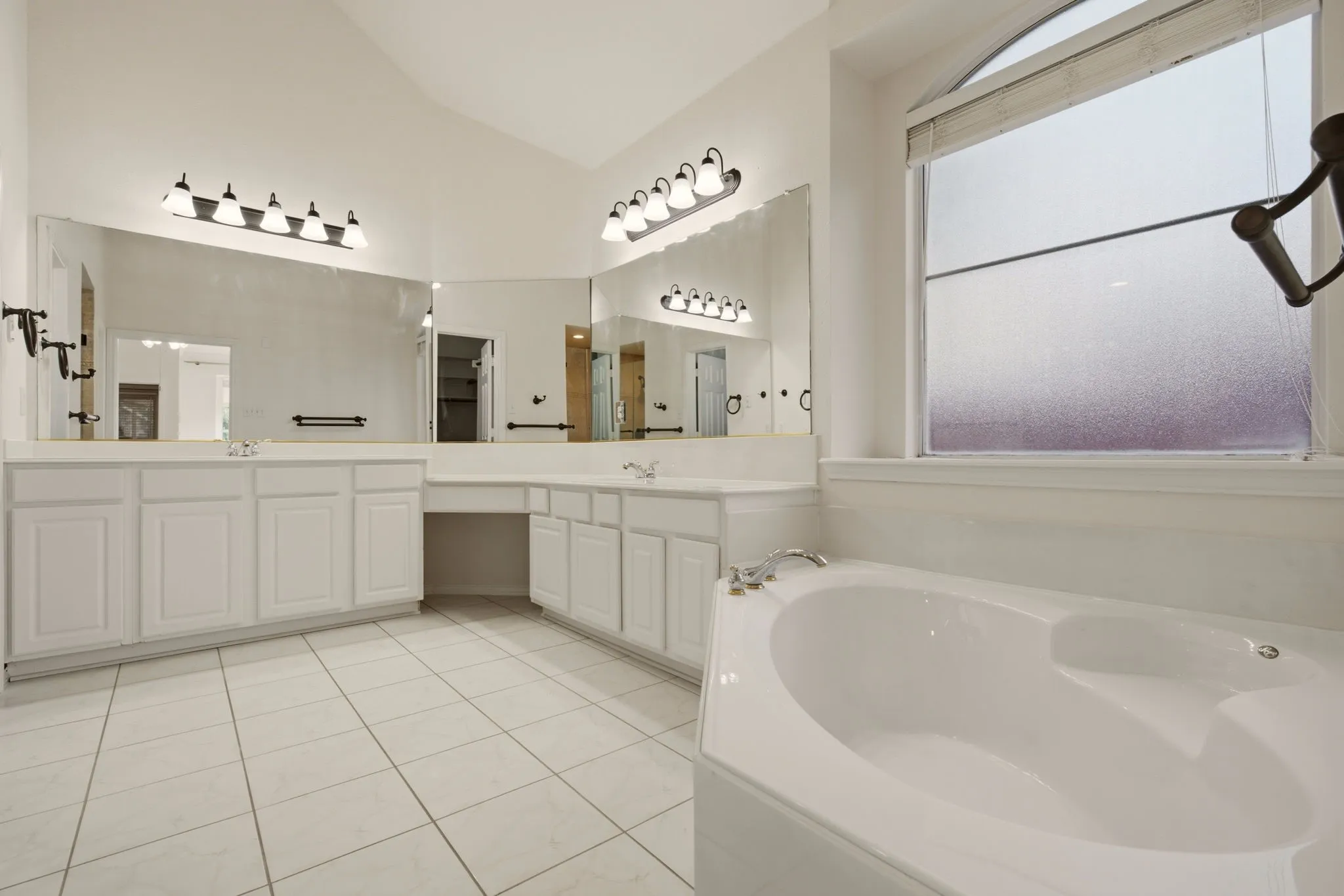 Lots of room in this primary bathroom!