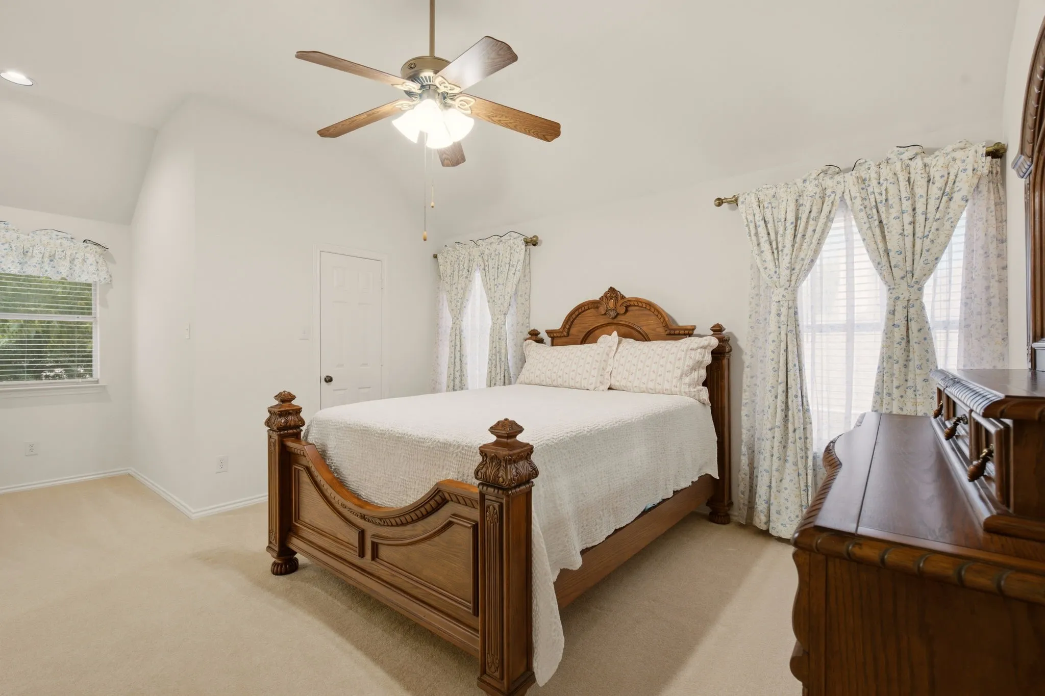 Big bedroom 2 has a bumpout for a home desk.