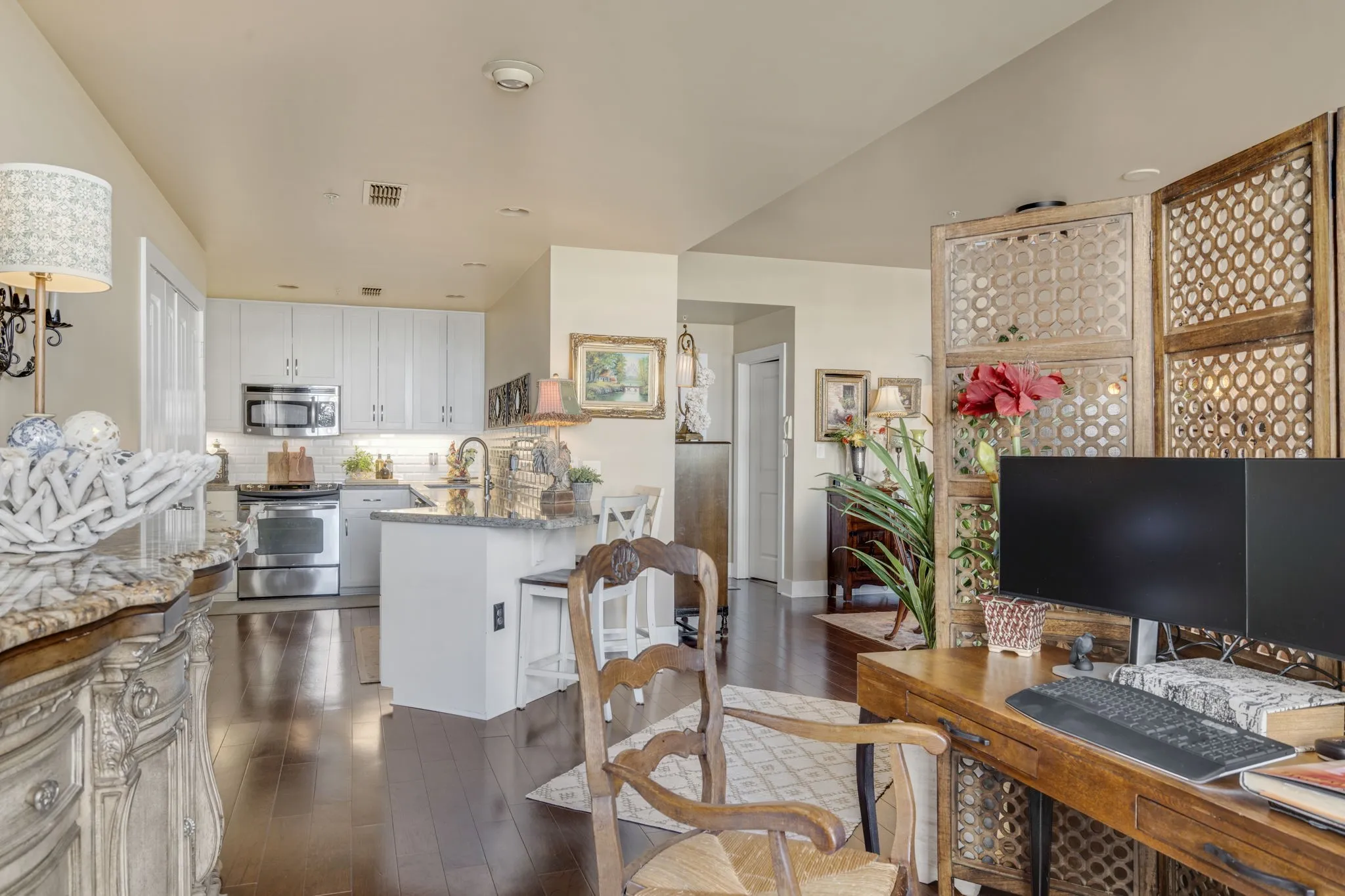 Condominium For Sale in Tarrant County , 411 W 7th Street 405, Fort Worth, Texas 76102, 1 Bedroom, 2 Bathroom, Garage spaces, 1,122 Sqft, built in 1921, mls#21369826, Real Estate Agent in Fort Worth, Homes For Sale in Tarrant county, Homes For Sale in Fort Worth, Realtor in Fort Worth Texas, Real Estate Brokerage Independent Realty Texas, Luminita Cordes Realtor