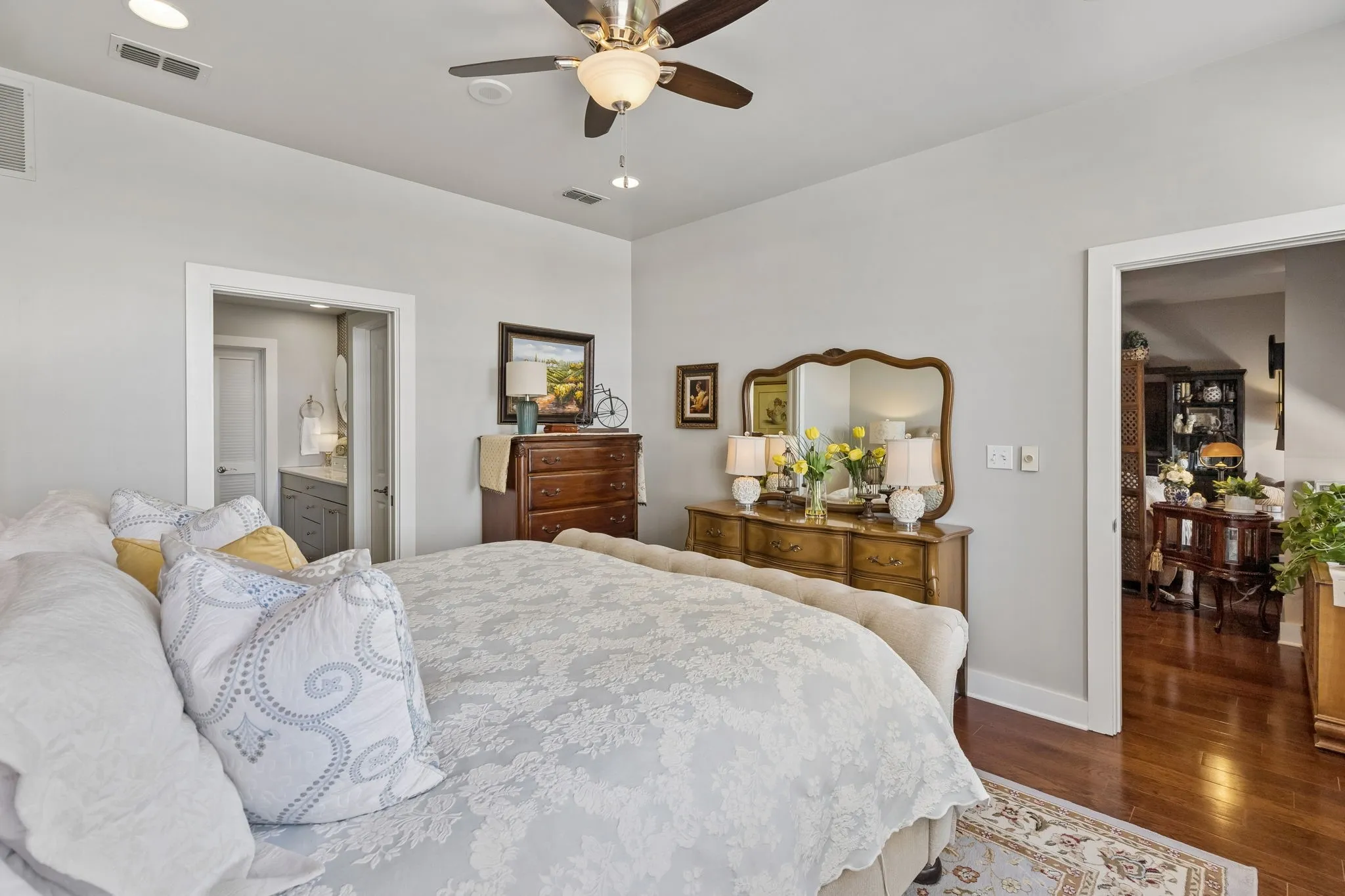 Condominium For Sale in Tarrant County , 411 W 7th Street 405, Fort Worth, Texas 76102, 1 Bedroom, 2 Bathroom, Garage spaces, 1,122 Sqft, built in 1921, mls#21369826, Real Estate Agent in Fort Worth, Homes For Sale in Tarrant county, Homes For Sale in Fort Worth, Realtor in Fort Worth Texas, Real Estate Brokerage Independent Realty Texas, Luminita Cordes Realtor