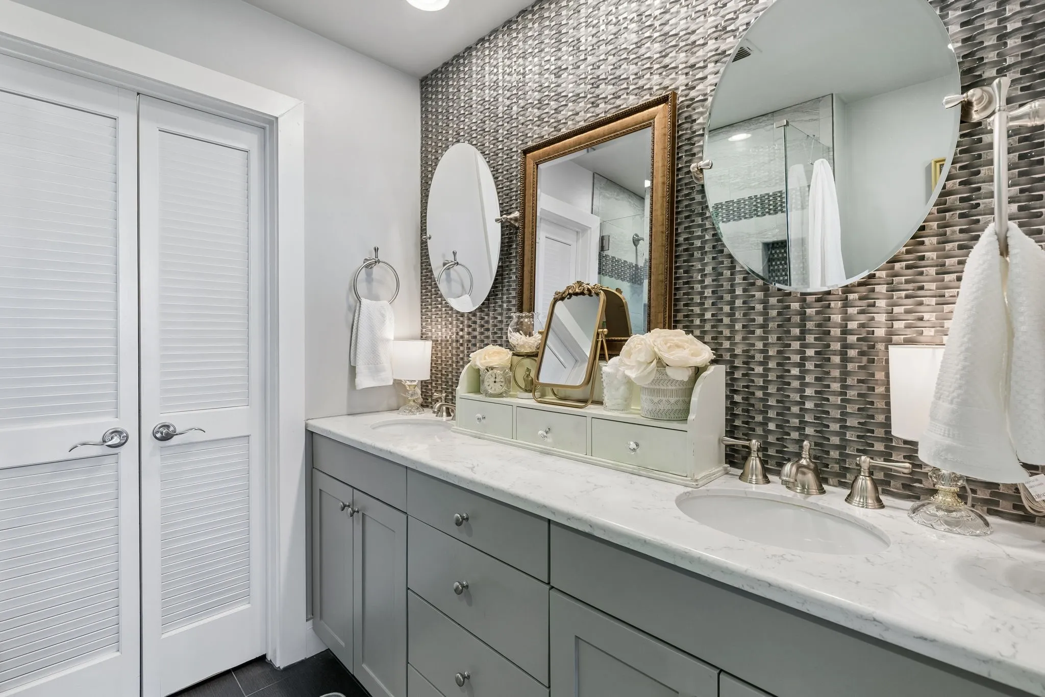 Condominium For Sale in Tarrant County , 411 W 7th Street 405, Fort Worth, Texas 76102, 1 Bedroom, 2 Bathroom, Garage spaces, 1,122 Sqft, built in 1921, mls#21369826, Real Estate Agent in Fort Worth, Homes For Sale in Tarrant county, Homes For Sale in Fort Worth, Realtor in Fort Worth Texas, Real Estate Brokerage Independent Realty Texas, Luminita Cordes Realtor