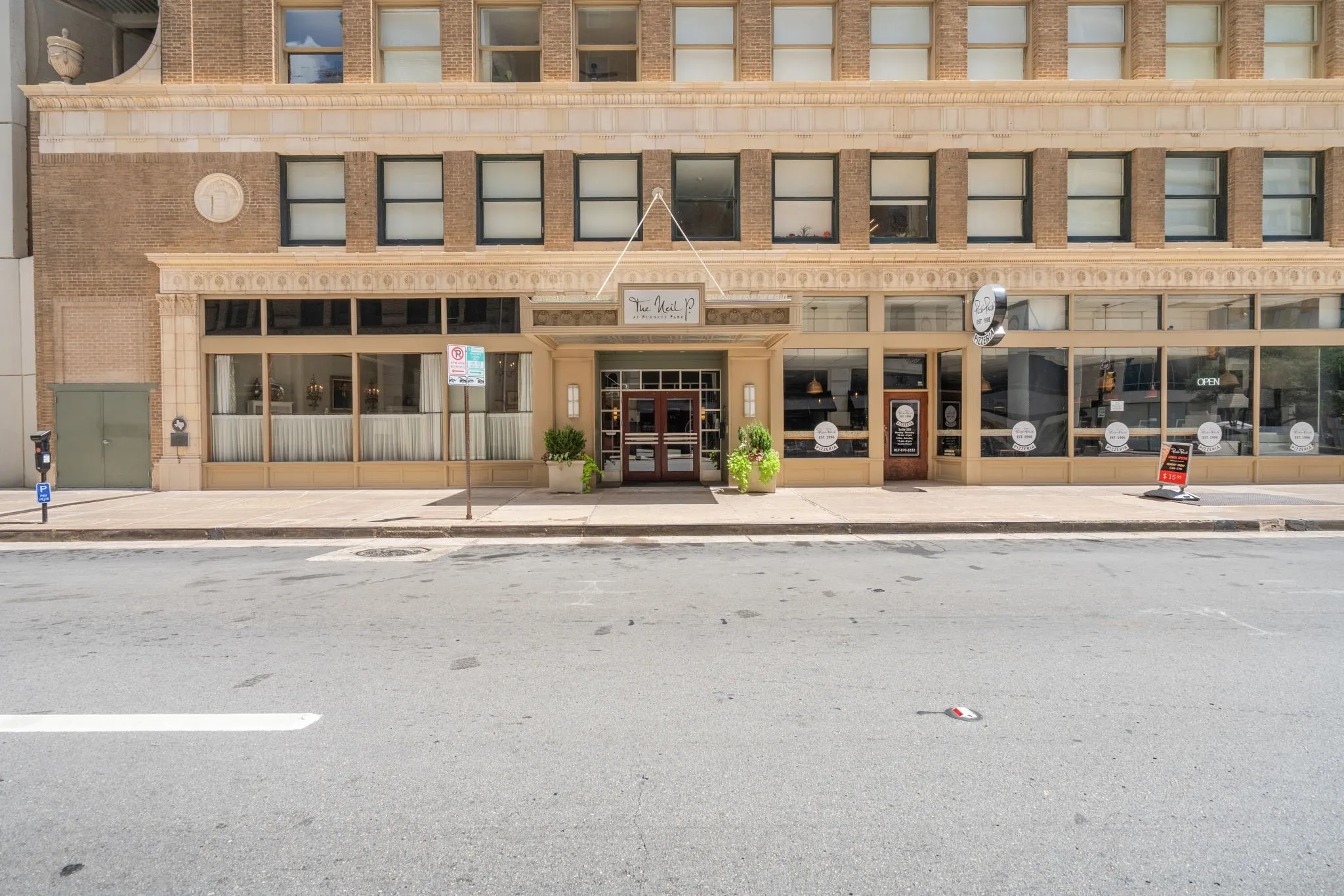 Condominium For Sale in Tarrant County , 411 W 7th Street 405, Fort Worth, Texas 76102, 1 Bedroom, 2 Bathroom, Garage spaces, 1,122 Sqft, built in 1921, mls#21369826, Real Estate Agent in Fort Worth, Homes For Sale in Tarrant county, Homes For Sale in Fort Worth, Realtor in Fort Worth Texas, Real Estate Brokerage Independent Realty Texas, Luminita Cordes Realtor
