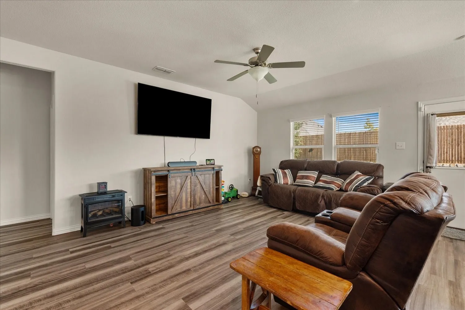 Single Family Residence For Sale in Collin County , 756 Cascade Lane, Princeton, Texas 75407, 4 Bedroom, 3 Bathroom, 2 Garage spaces, 2,263 Sqft, built in 2020, mls#21371123, Real Estate Agent in Princeton, Homes For Sale in Collin county, Homes For Sale in Princeton, Realtor in Princeton Texas, Real Estate Brokerage Independent Realty Texas, Luminita Cordes Realtor