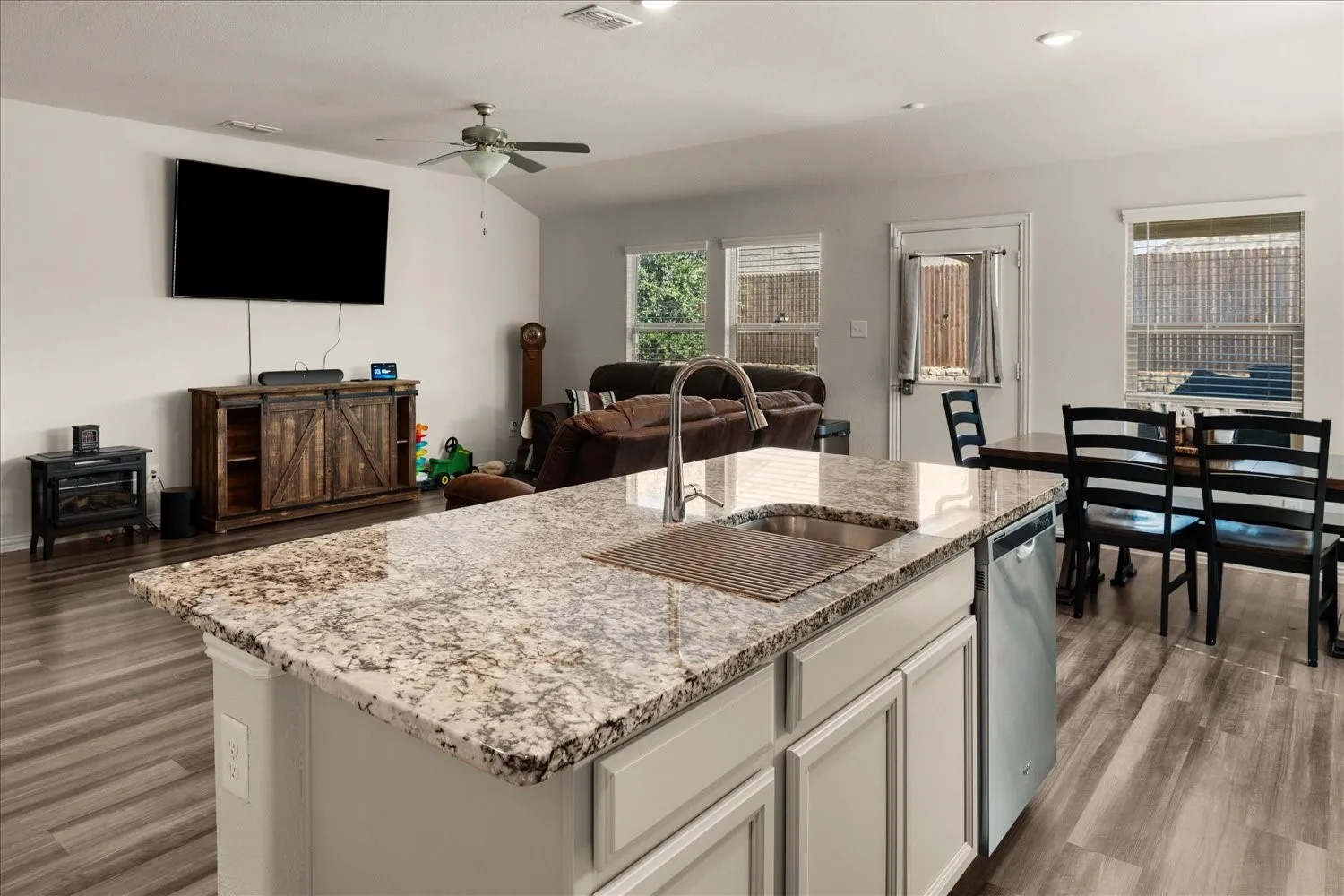 Single Family Residence For Sale in Collin County , 756 Cascade Lane, Princeton, Texas 75407, 4 Bedroom, 3 Bathroom, 2 Garage spaces, 2,263 Sqft, built in 2020, mls#21371123, Real Estate Agent in Princeton, Homes For Sale in Collin county, Homes For Sale in Princeton, Realtor in Princeton Texas, Real Estate Brokerage Independent Realty Texas, Luminita Cordes Realtor