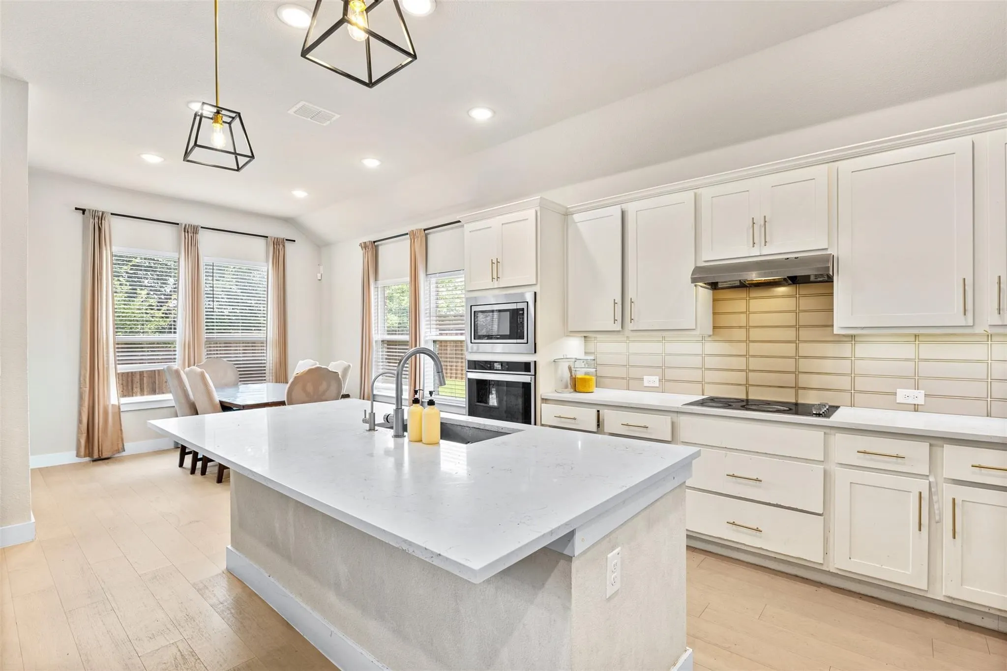 Single Family Residence For Sale in Dallas County , 5839 Heatherwood Loop, Sachse, Texas 75048, 4 Bedroom, 3 Bathroom, 3 Garage spaces, 2,633 Sqft, built in 2022, mls#21368440, Real Estate Agent in Sachse, Homes For Sale in Dallas county, Homes For Sale in Sachse, Realtor in Sachse Texas, Real Estate Brokerage Independent Realty Texas, Luminita Cordes Realtor