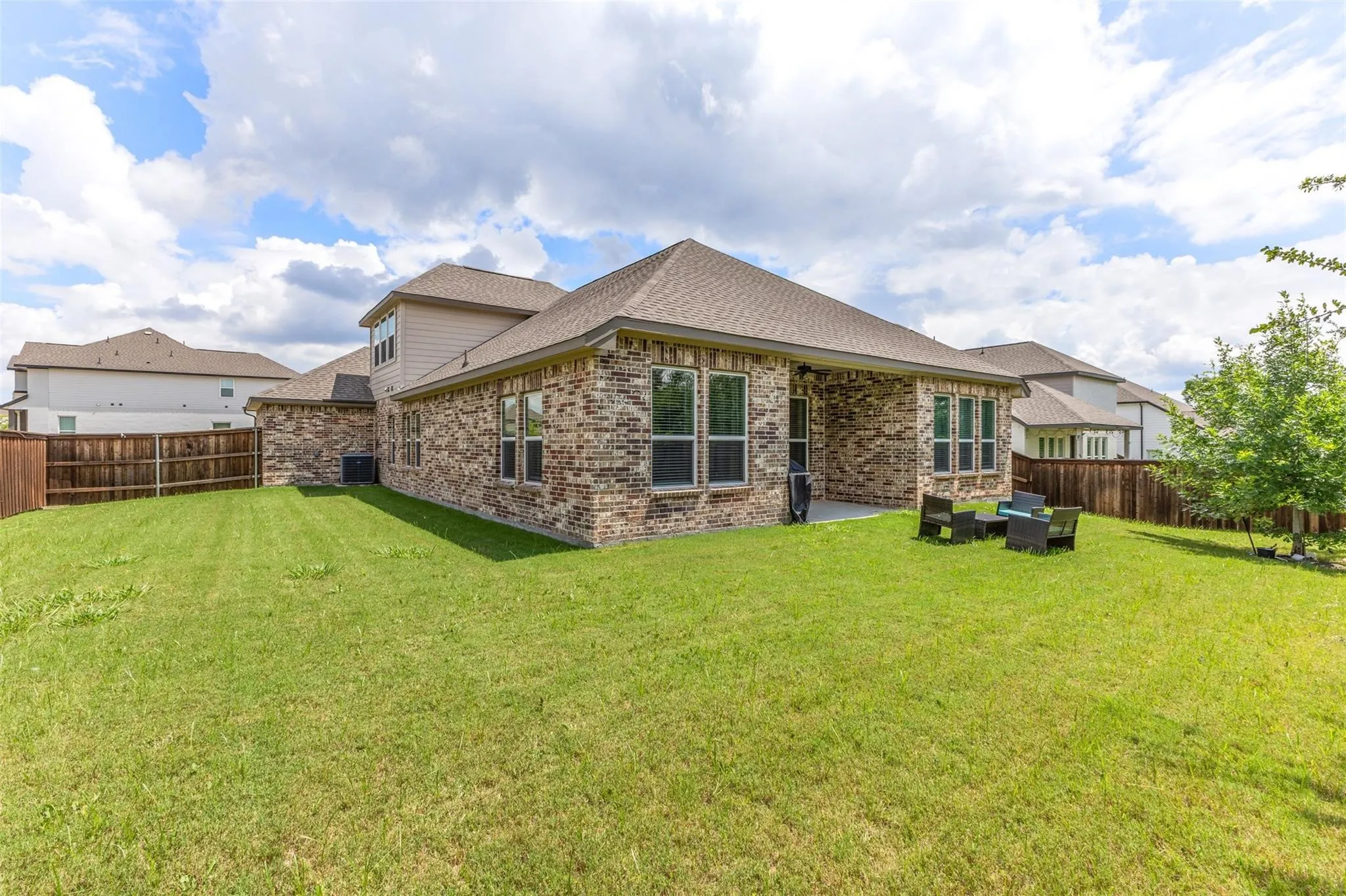 Single Family Residence For Sale in Dallas County , 5839 Heatherwood Loop, Sachse, Texas 75048, 4 Bedroom, 3 Bathroom, 3 Garage spaces, 2,633 Sqft, built in 2022, mls#21368440, Real Estate Agent in Sachse, Homes For Sale in Dallas county, Homes For Sale in Sachse, Realtor in Sachse Texas, Real Estate Brokerage Independent Realty Texas, Luminita Cordes Realtor