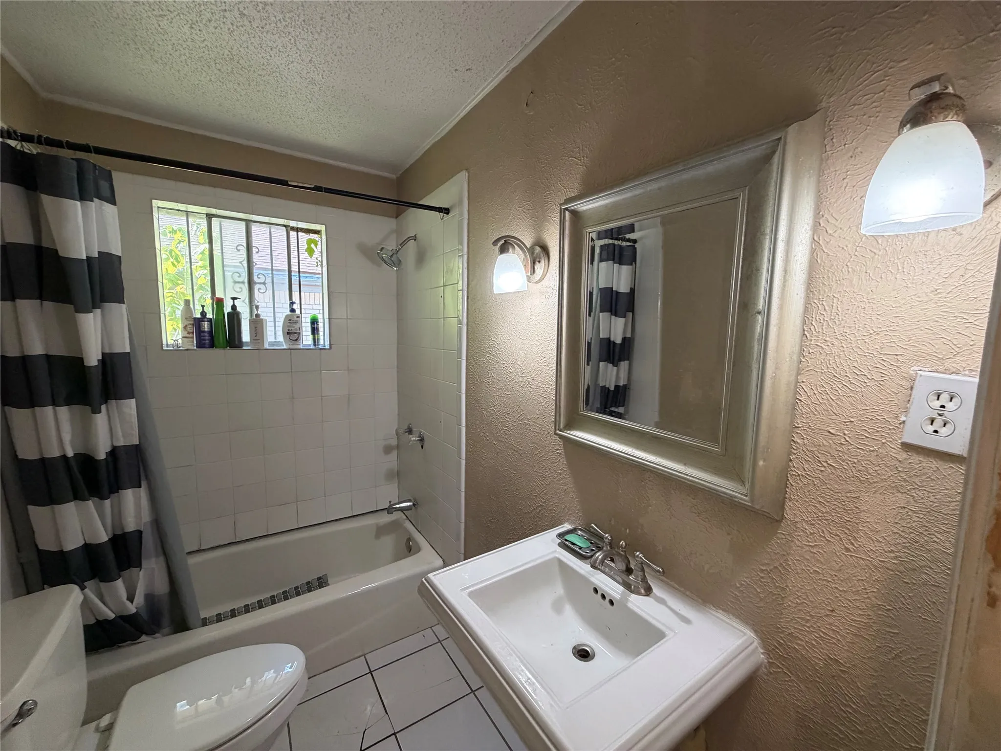 Hall bathroom.
