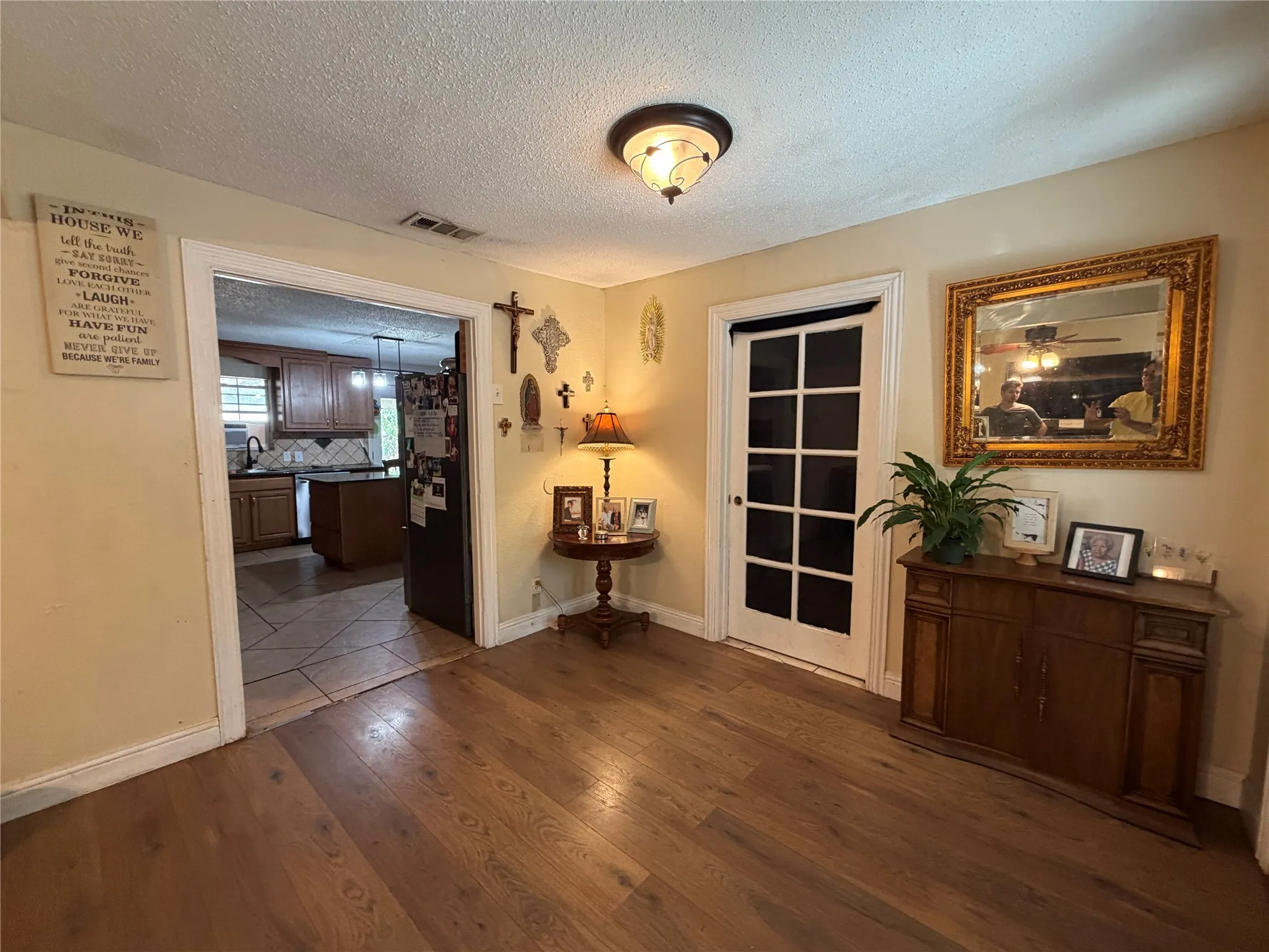 Single Family Residence For Sale in Dallas County , 1333 Springlake Drive, Dallas, Texas 75217, 4 Bedroom, 2 Bathroom, Garage spaces, 2,001 Sqft, built in 1955, mls#21371046, Real Estate Agent in Dallas, Homes For Sale in Dallas county, Homes For Sale in Dallas, Realtor in Dallas Texas, Real Estate Brokerage Independent Realty Texas, Luminita Cordes Realtor