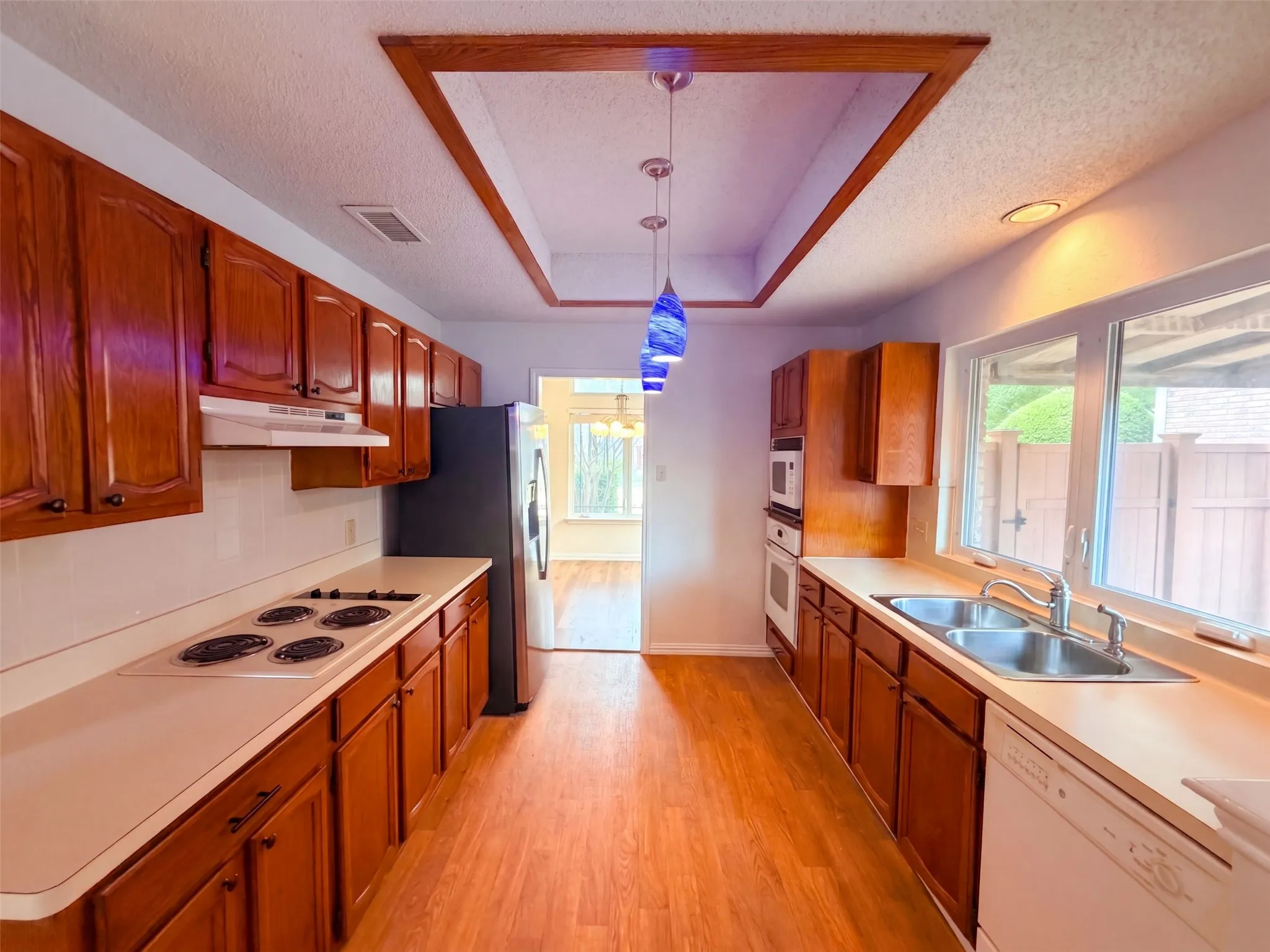 Single Family Residence For Sale in Dallas County , 301 Hillside Court, Garland, Texas 75043, 3 Bedroom, 2 Bathroom, 2 Garage spaces, 1,612 Sqft, built in 1985, mls#21371141, Real Estate Agent in Garland, Homes For Sale in Dallas county, Homes For Sale in Garland, Realtor in Garland Texas, Real Estate Brokerage Independent Realty Texas, Luminita Cordes Realtor