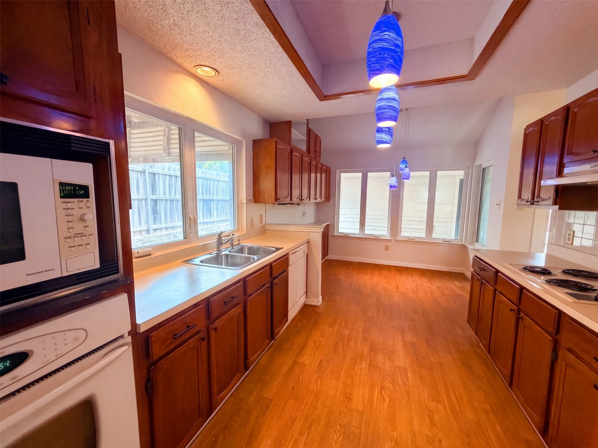 Single Family Residence For Sale in Dallas County , 301 Hillside Court, Garland, Texas 75043, 3 Bedroom, 2 Bathroom, 2 Garage spaces, 1,612 Sqft, built in 1985, mls#21371141, Real Estate Agent in Garland, Homes For Sale in Dallas county, Homes For Sale in Garland, Realtor in Garland Texas, Real Estate Brokerage Independent Realty Texas, Luminita Cordes Realtor
