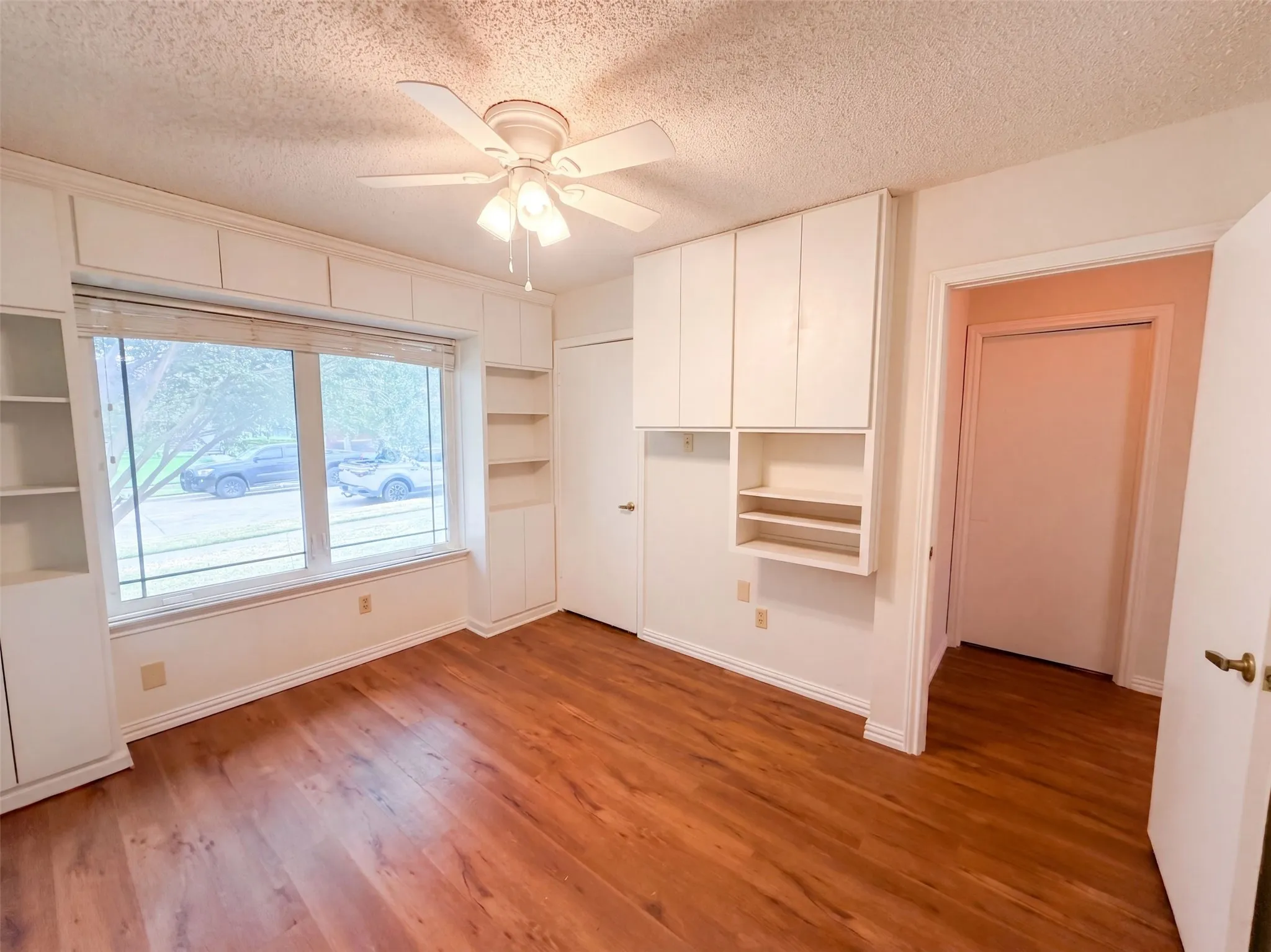 Single Family Residence For Sale in Dallas County , 301 Hillside Court, Garland, Texas 75043, 3 Bedroom, 2 Bathroom, 2 Garage spaces, 1,612 Sqft, built in 1985, mls#21371141, Real Estate Agent in Garland, Homes For Sale in Dallas county, Homes For Sale in Garland, Realtor in Garland Texas, Real Estate Brokerage Independent Realty Texas, Luminita Cordes Realtor