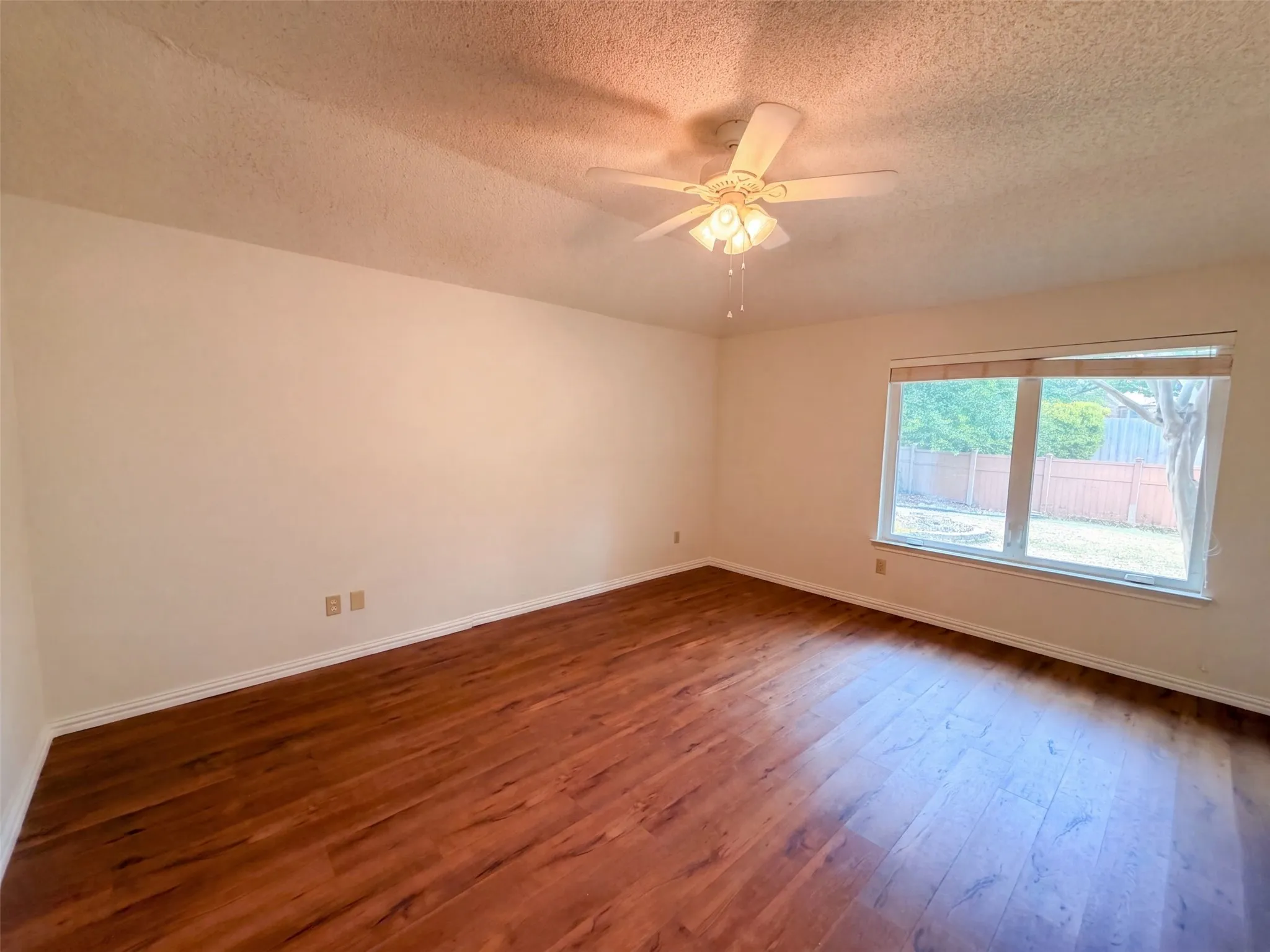 Single Family Residence For Sale in Dallas County , 301 Hillside Court, Garland, Texas 75043, 3 Bedroom, 2 Bathroom, 2 Garage spaces, 1,612 Sqft, built in 1985, mls#21371141, Real Estate Agent in Garland, Homes For Sale in Dallas county, Homes For Sale in Garland, Realtor in Garland Texas, Real Estate Brokerage Independent Realty Texas, Luminita Cordes Realtor