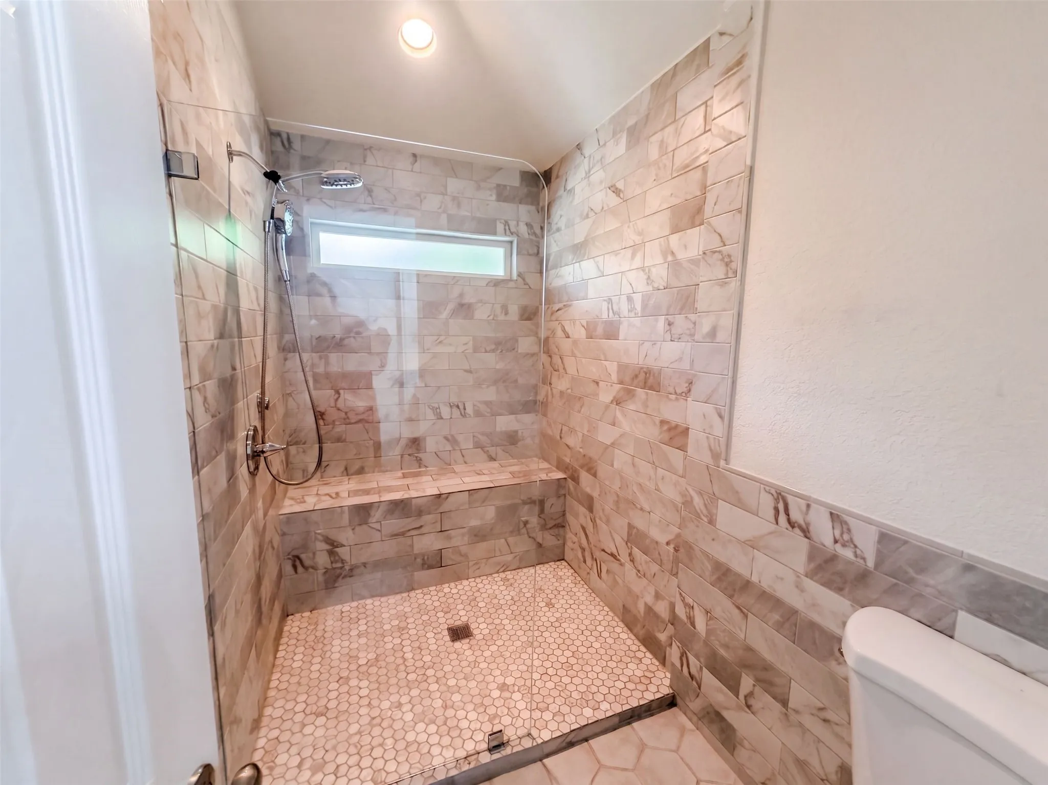 Single Family Residence For Sale in Dallas County , 301 Hillside Court, Garland, Texas 75043, 3 Bedroom, 2 Bathroom, 2 Garage spaces, 1,612 Sqft, built in 1985, mls#21371141, Real Estate Agent in Garland, Homes For Sale in Dallas county, Homes For Sale in Garland, Realtor in Garland Texas, Real Estate Brokerage Independent Realty Texas, Luminita Cordes Realtor