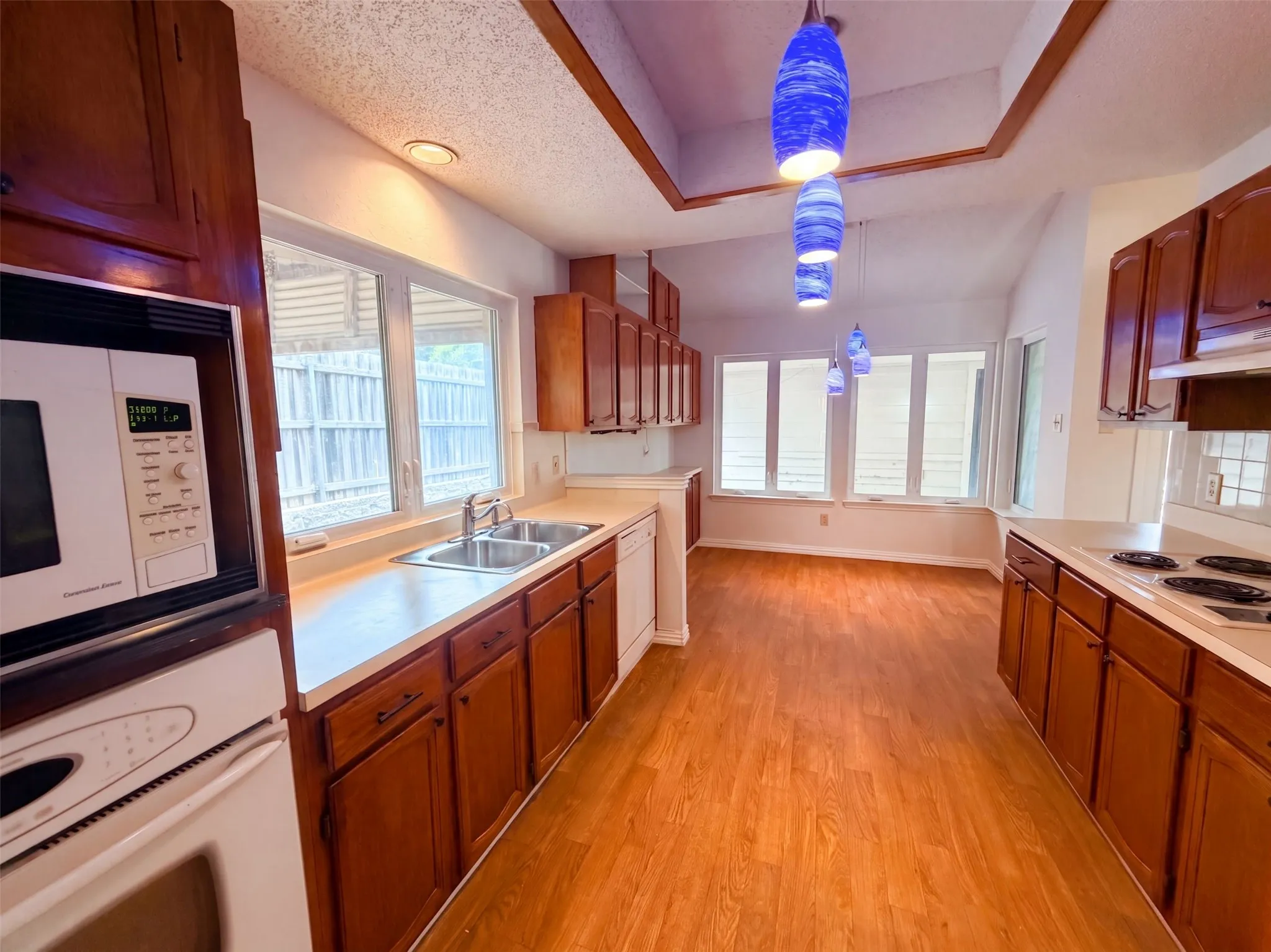Single Family Residence For Sale in Dallas County , 301 Hillside Court, Garland, Texas 75043, 3 Bedroom, 2 Bathroom, 2 Garage spaces, 1,612 Sqft, built in 1985, mls#21371141, Real Estate Agent in Garland, Homes For Sale in Dallas county, Homes For Sale in Garland, Realtor in Garland Texas, Real Estate Brokerage Independent Realty Texas, Luminita Cordes Realtor