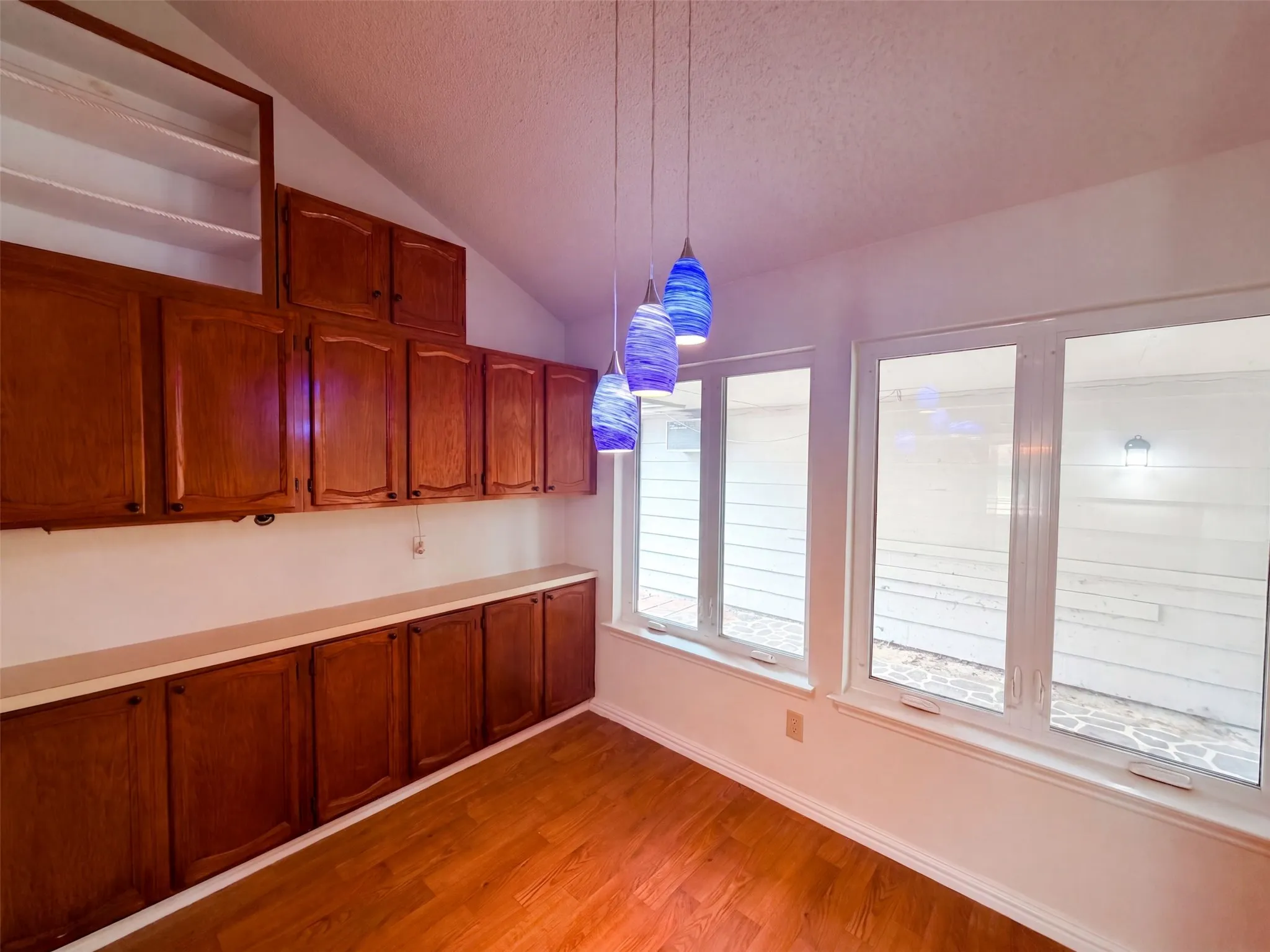 Single Family Residence For Sale in Dallas County , 301 Hillside Court, Garland, Texas 75043, 3 Bedroom, 2 Bathroom, 2 Garage spaces, 1,612 Sqft, built in 1985, mls#21371141, Real Estate Agent in Garland, Homes For Sale in Dallas county, Homes For Sale in Garland, Realtor in Garland Texas, Real Estate Brokerage Independent Realty Texas, Luminita Cordes Realtor