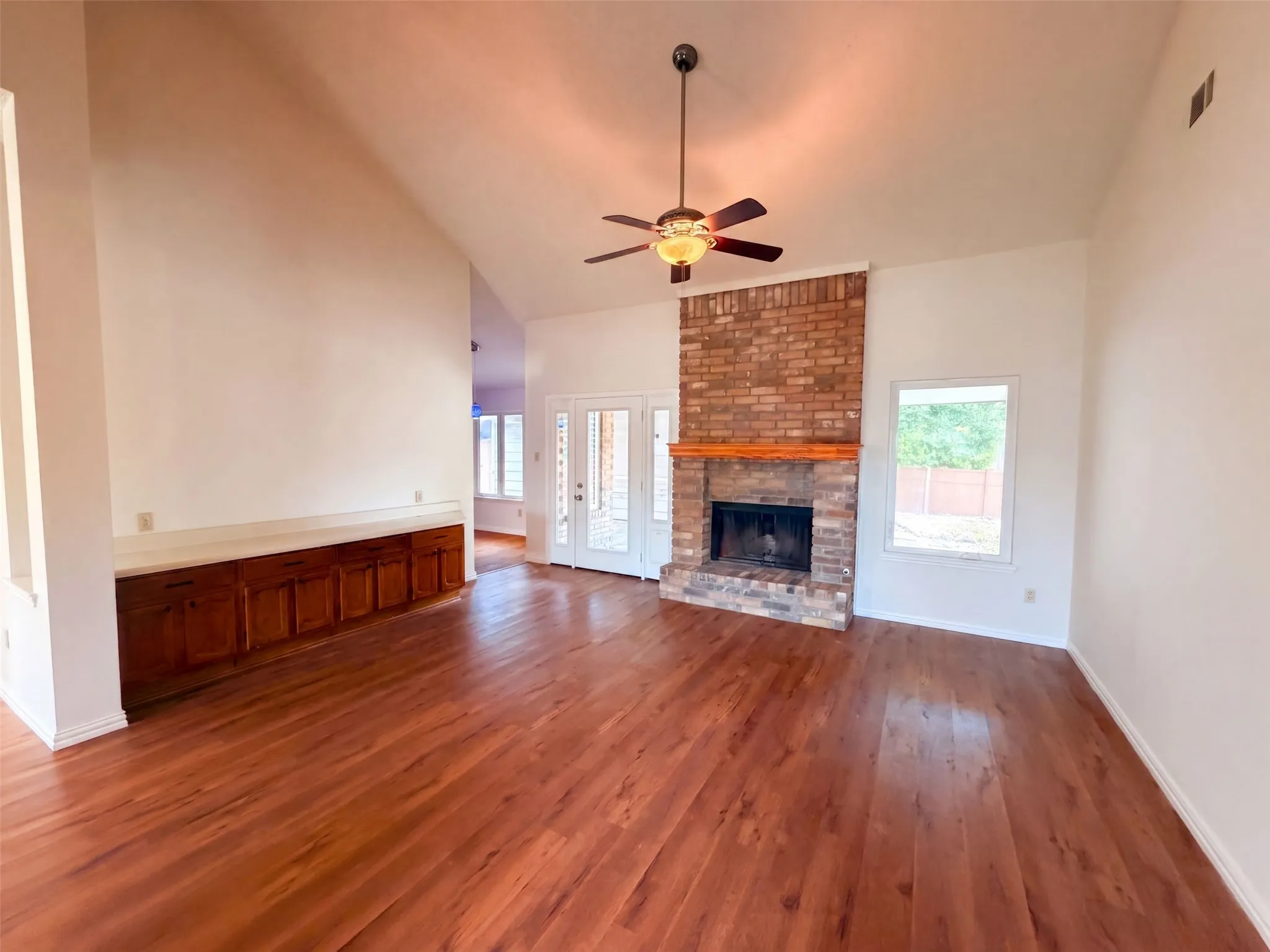 Single Family Residence For Sale in Dallas County , 301 Hillside Court, Garland, Texas 75043, 3 Bedroom, 2 Bathroom, 2 Garage spaces, 1,612 Sqft, built in 1985, mls#21371141, Real Estate Agent in Garland, Homes For Sale in Dallas county, Homes For Sale in Garland, Realtor in Garland Texas, Real Estate Brokerage Independent Realty Texas, Luminita Cordes Realtor