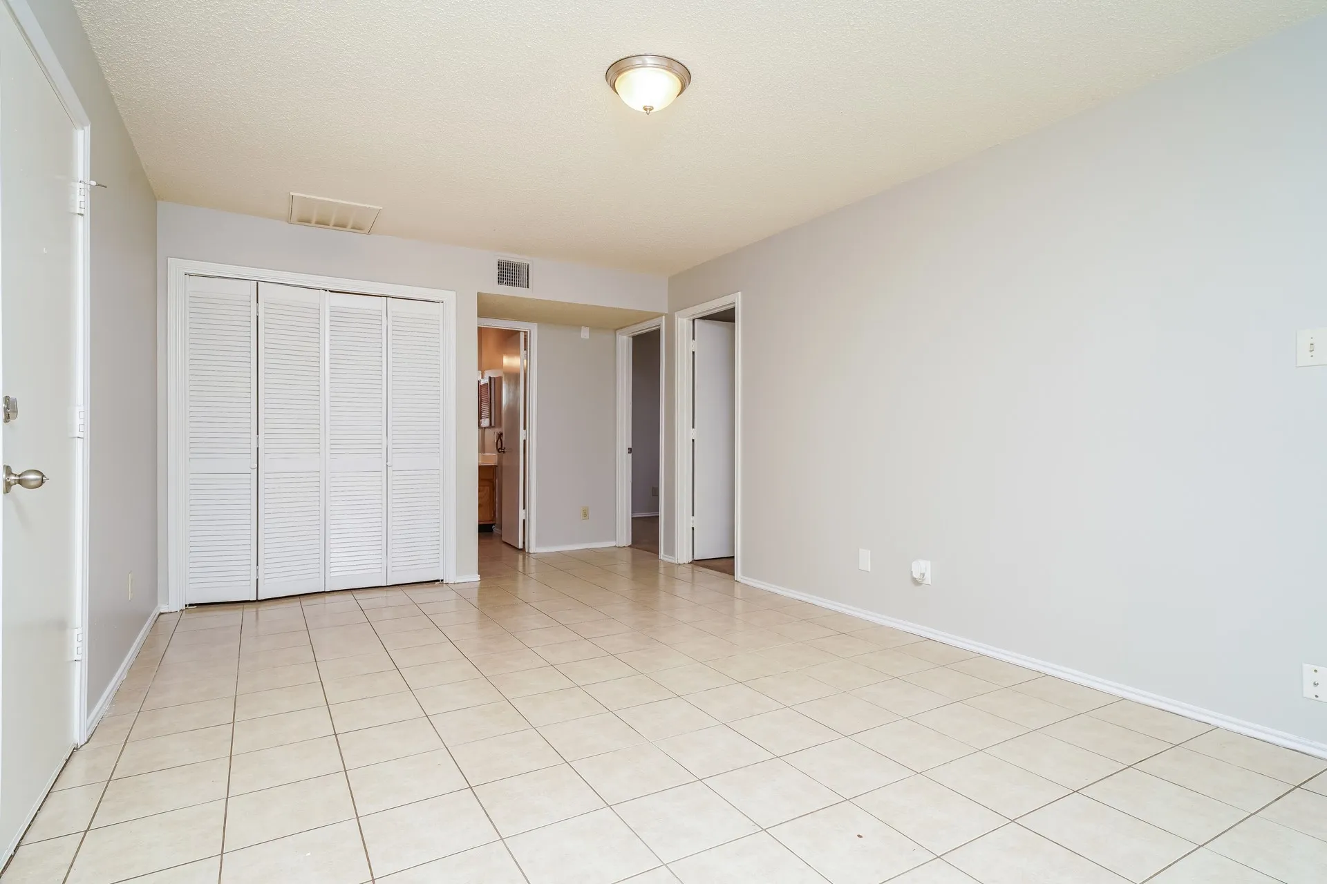 Single Family Residence For Rent in Denton County , 1323 Jasmine Drive, Lewisville, Texas 75077, 3 Bedroom, 2 Bathroom, 2 Garage spaces, 1,636 Sqft, built in 1986, mls#21371153, Real Estate Agent in Lewisville, Homes For Rent in Denton county, Homes For Rent in Lewisville, Realtor in Lewisville Texas, Real Estate Brokerage Independent Realty Texas, Luminita Cordes Realtor