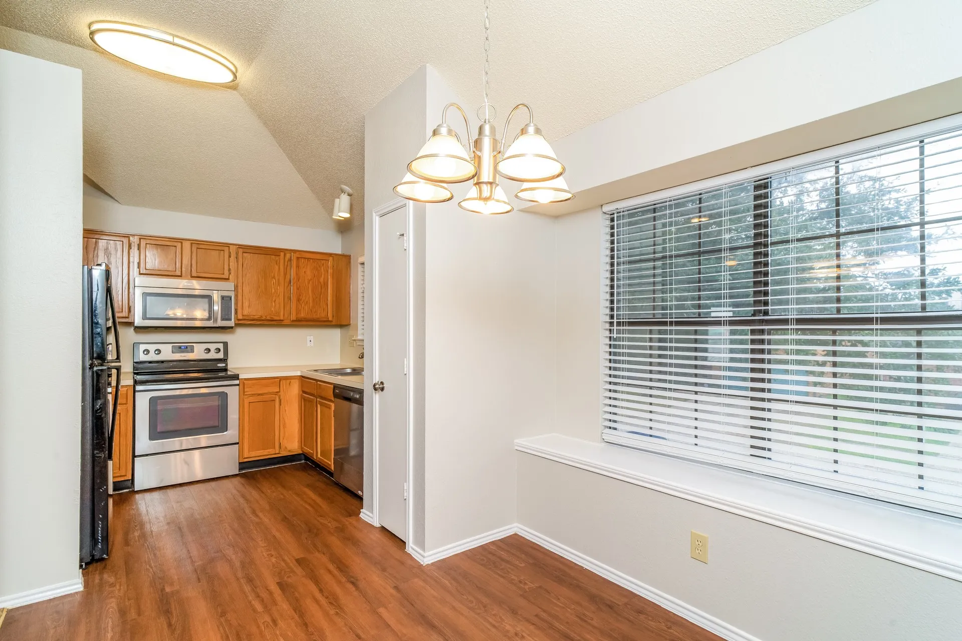 Single Family Residence For Rent in Denton County , 1323 Jasmine Drive, Lewisville, Texas 75077, 3 Bedroom, 2 Bathroom, 2 Garage spaces, 1,636 Sqft, built in 1986, mls#21371153, Real Estate Agent in Lewisville, Homes For Rent in Denton county, Homes For Rent in Lewisville, Realtor in Lewisville Texas, Real Estate Brokerage Independent Realty Texas, Luminita Cordes Realtor