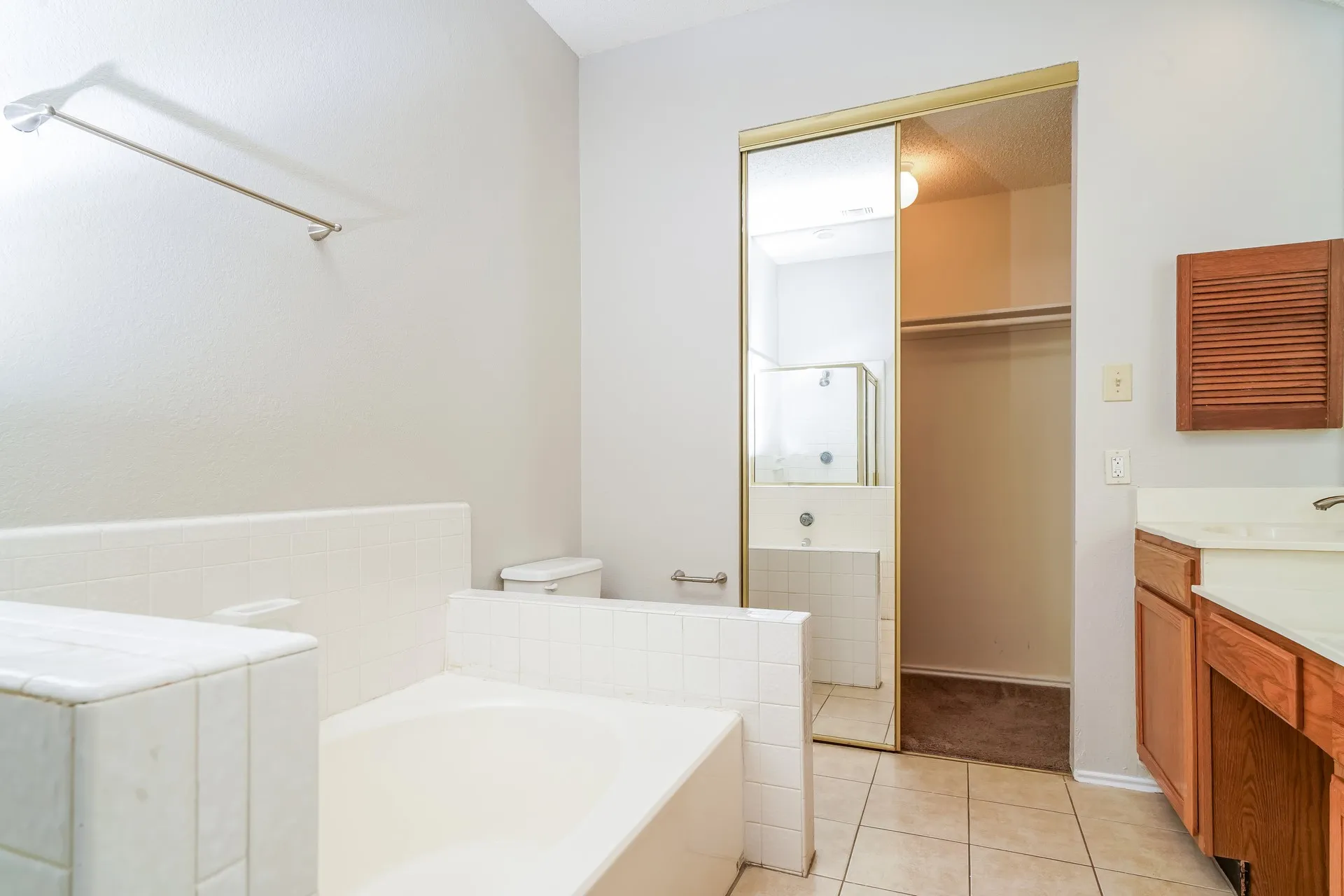 Single Family Residence For Rent in Denton County , 1323 Jasmine Drive, Lewisville, Texas 75077, 3 Bedroom, 2 Bathroom, 2 Garage spaces, 1,636 Sqft, built in 1986, mls#21371153, Real Estate Agent in Lewisville, Homes For Rent in Denton county, Homes For Rent in Lewisville, Realtor in Lewisville Texas, Real Estate Brokerage Independent Realty Texas, Luminita Cordes Realtor