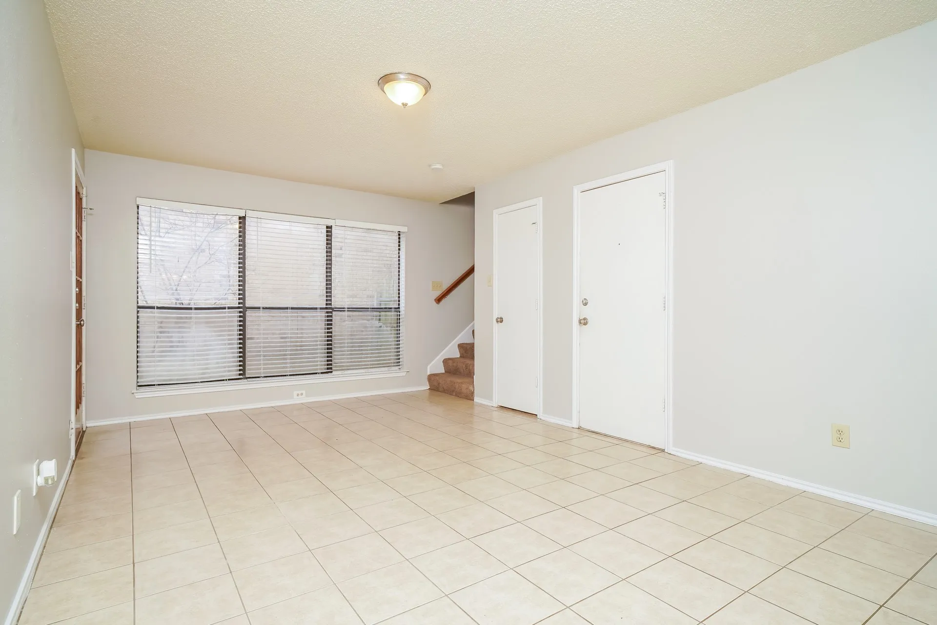 Single Family Residence For Rent in Denton County , 1323 Jasmine Drive, Lewisville, Texas 75077, 3 Bedroom, 2 Bathroom, 2 Garage spaces, 1,636 Sqft, built in 1986, mls#21371153, Real Estate Agent in Lewisville, Homes For Rent in Denton county, Homes For Rent in Lewisville, Realtor in Lewisville Texas, Real Estate Brokerage Independent Realty Texas, Luminita Cordes Realtor