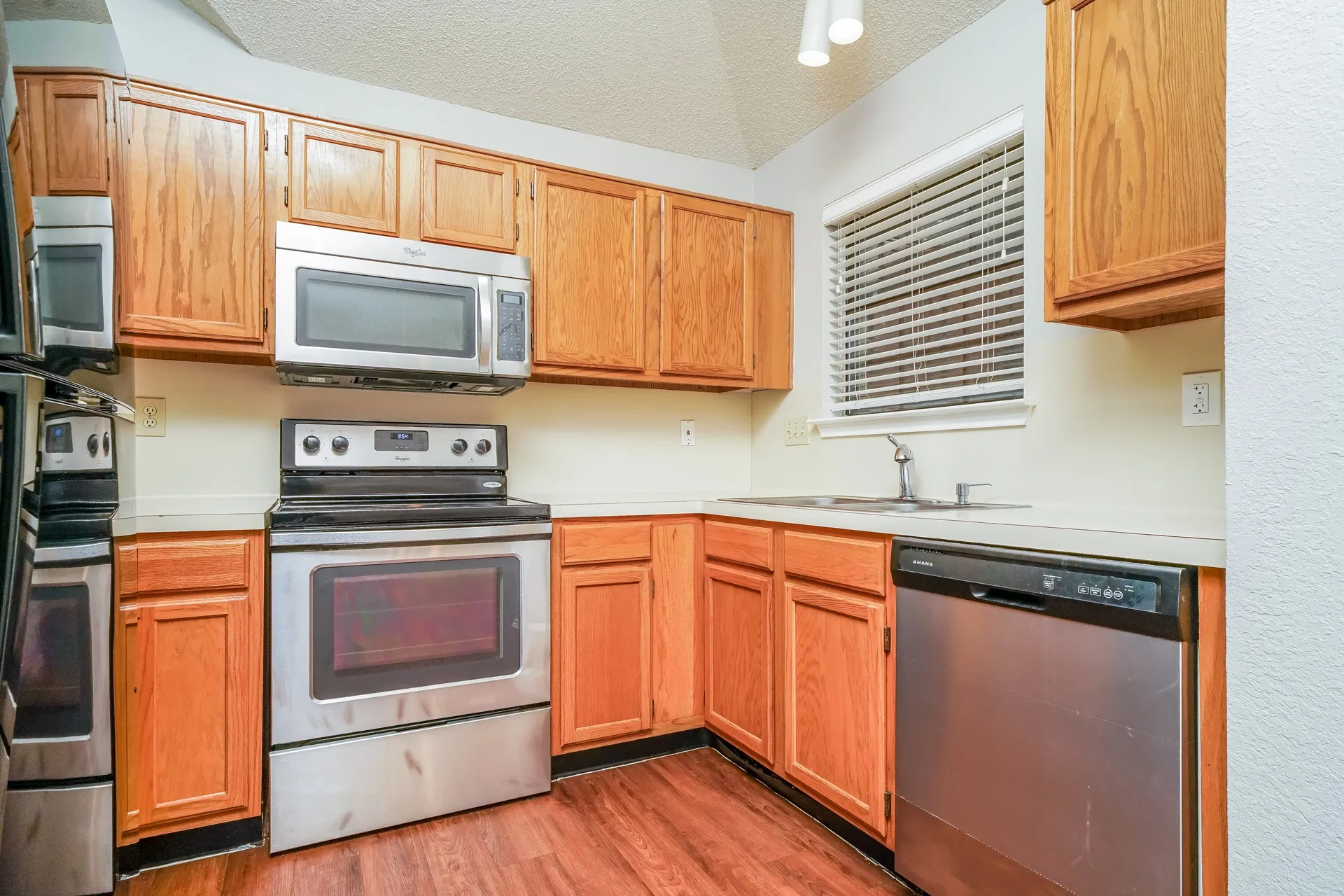 Single Family Residence For Rent in Denton County , 1323 Jasmine Drive, Lewisville, Texas 75077, 3 Bedroom, 2 Bathroom, 2 Garage spaces, 1,636 Sqft, built in 1986, mls#21371153, Real Estate Agent in Lewisville, Homes For Rent in Denton county, Homes For Rent in Lewisville, Realtor in Lewisville Texas, Real Estate Brokerage Independent Realty Texas, Luminita Cordes Realtor
