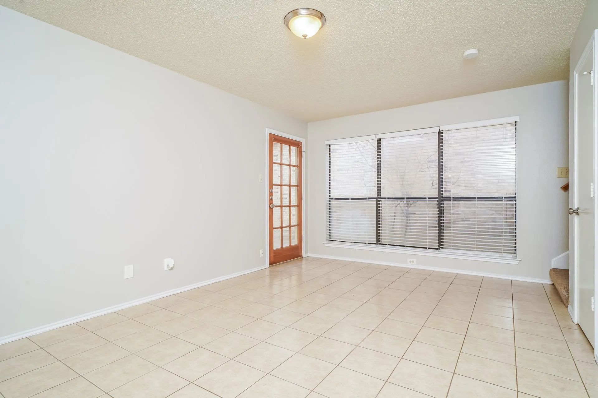 Single Family Residence For Rent in Denton County , 1323 Jasmine Drive, Lewisville, Texas 75077, 3 Bedroom, 2 Bathroom, 2 Garage spaces, 1,636 Sqft, built in 1986, mls#21371153, Real Estate Agent in Lewisville, Homes For Rent in Denton county, Homes For Rent in Lewisville, Realtor in Lewisville Texas, Real Estate Brokerage Independent Realty Texas, Luminita Cordes Realtor