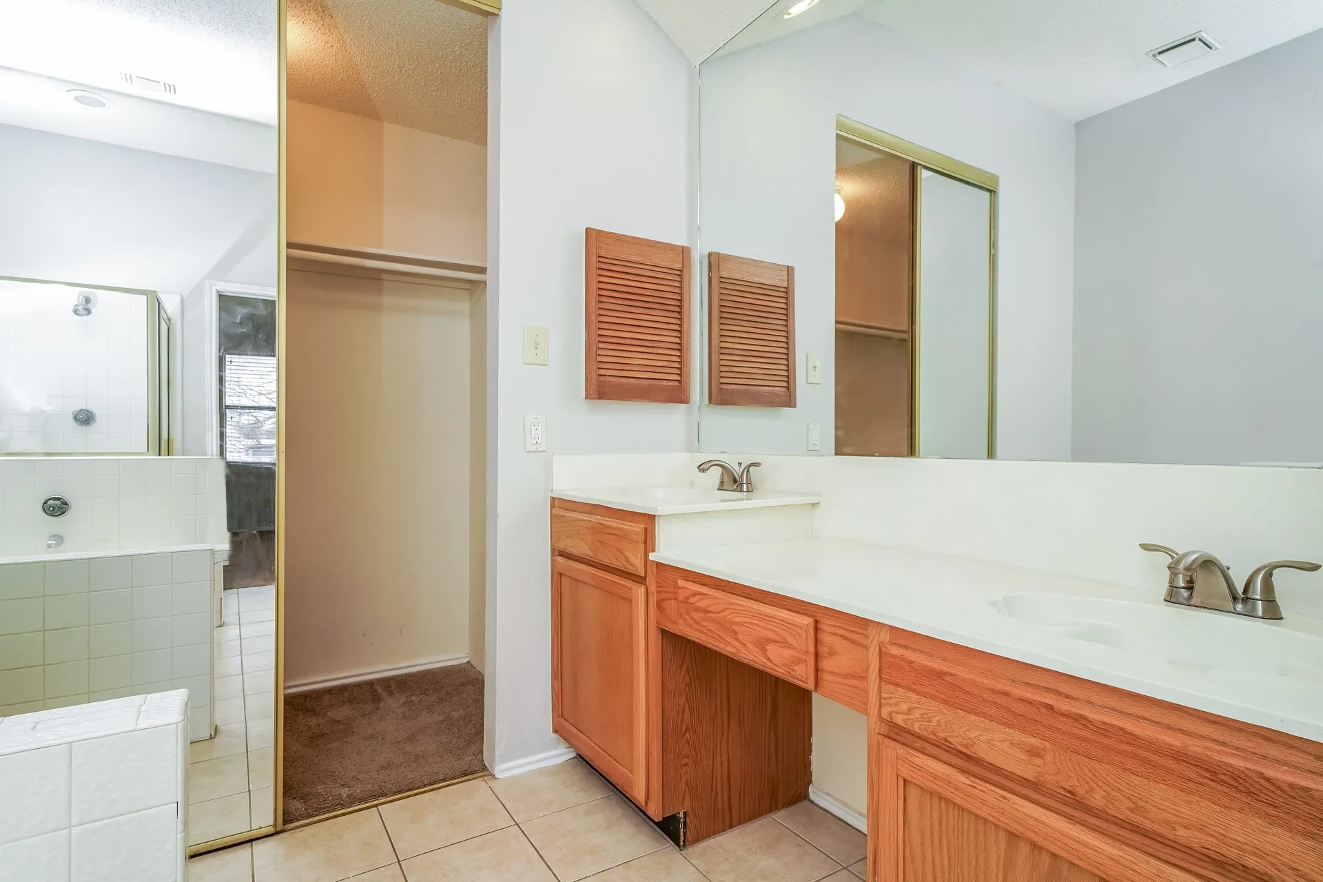 Single Family Residence For Rent in Denton County , 1323 Jasmine Drive, Lewisville, Texas 75077, 3 Bedroom, 2 Bathroom, 2 Garage spaces, 1,636 Sqft, built in 1986, mls#21371153, Real Estate Agent in Lewisville, Homes For Rent in Denton county, Homes For Rent in Lewisville, Realtor in Lewisville Texas, Real Estate Brokerage Independent Realty Texas, Luminita Cordes Realtor