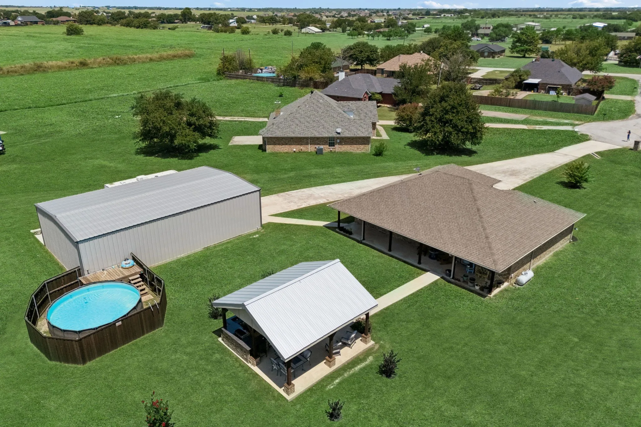 Single Family Residence For Sale in Denton County , 206 King George Way, Ponder, Texas 76259, 3 Bedroom, 2 Bathroom, 2 Garage spaces, 1,275 Sqft, built in 2015, mls#21369803, Real Estate Agent in Ponder, Homes For Sale in Denton county, Homes For Sale in Ponder, Realtor in Ponder Texas, Real Estate Brokerage Independent Realty Texas, Luminita Cordes Realtor