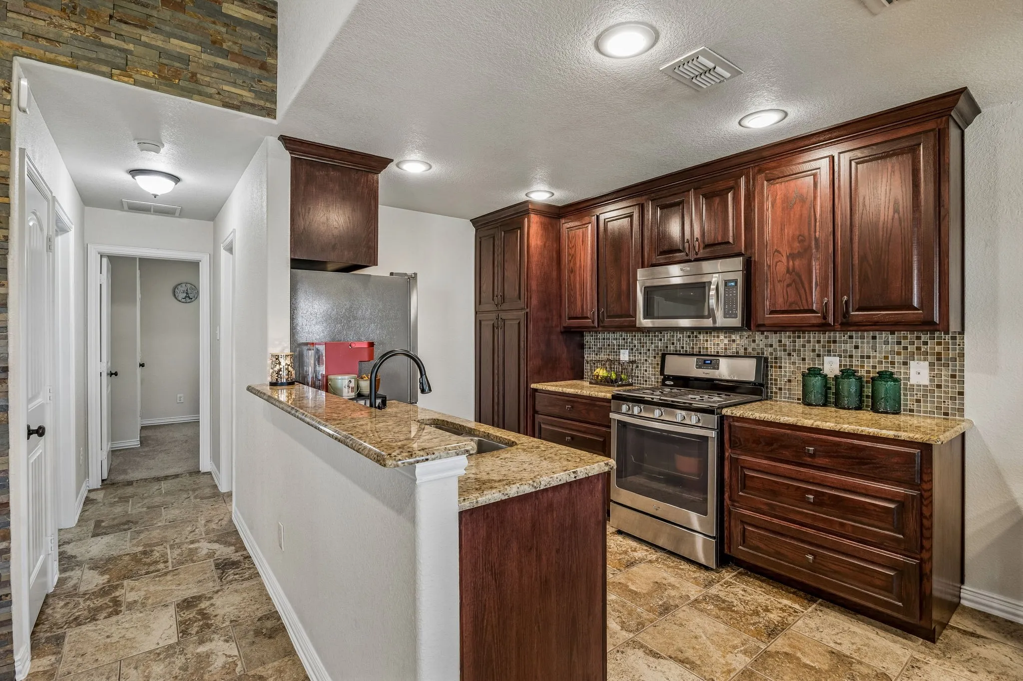 Single Family Residence For Sale in Denton County , 206 King George Way, Ponder, Texas 76259, 3 Bedroom, 2 Bathroom, 2 Garage spaces, 1,275 Sqft, built in 2015, mls#21369803, Real Estate Agent in Ponder, Homes For Sale in Denton county, Homes For Sale in Ponder, Realtor in Ponder Texas, Real Estate Brokerage Independent Realty Texas, Luminita Cordes Realtor