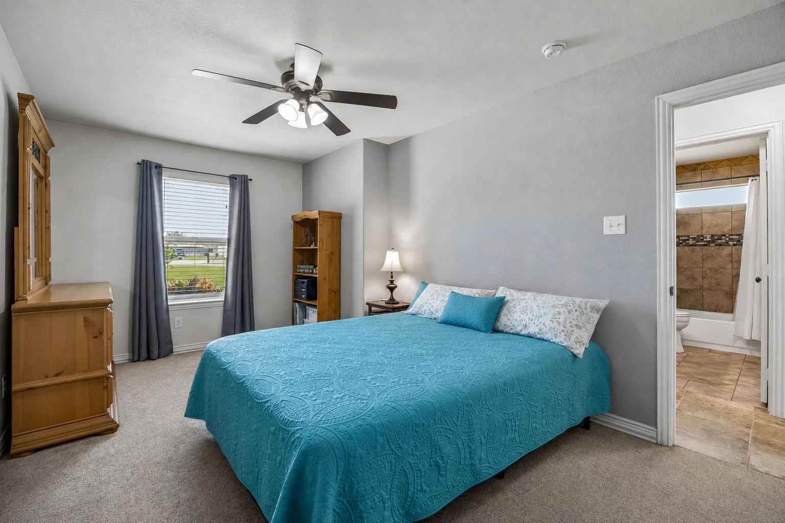 Single Family Residence For Sale in Denton County , 206 King George Way, Ponder, Texas 76259, 3 Bedroom, 2 Bathroom, 2 Garage spaces, 1,275 Sqft, built in 2015, mls#21369803, Real Estate Agent in Ponder, Homes For Sale in Denton county, Homes For Sale in Ponder, Realtor in Ponder Texas, Real Estate Brokerage Independent Realty Texas, Luminita Cordes Realtor