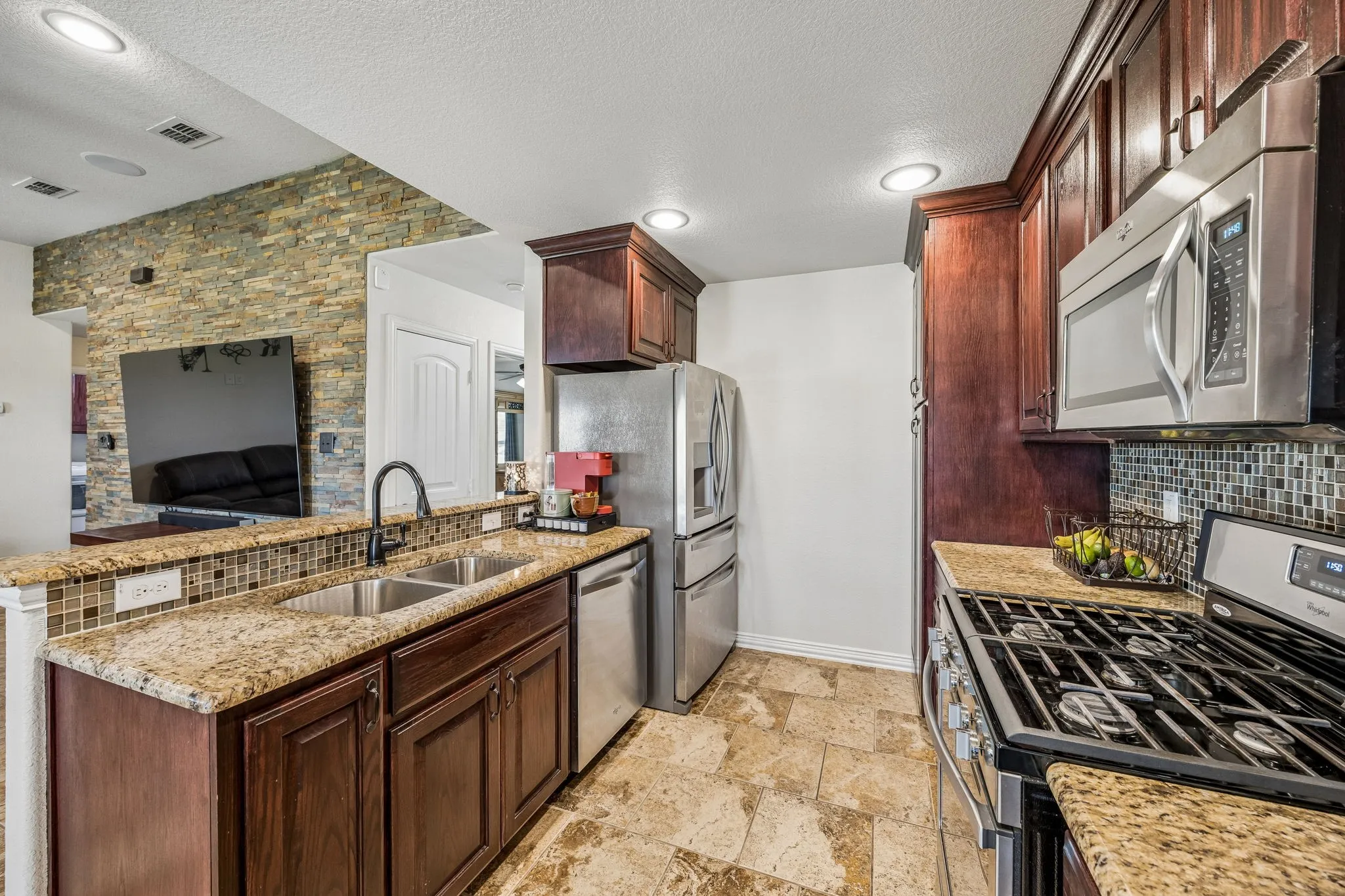 Single Family Residence For Sale in Denton County , 206 King George Way, Ponder, Texas 76259, 3 Bedroom, 2 Bathroom, 2 Garage spaces, 1,275 Sqft, built in 2015, mls#21369803, Real Estate Agent in Ponder, Homes For Sale in Denton county, Homes For Sale in Ponder, Realtor in Ponder Texas, Real Estate Brokerage Independent Realty Texas, Luminita Cordes Realtor