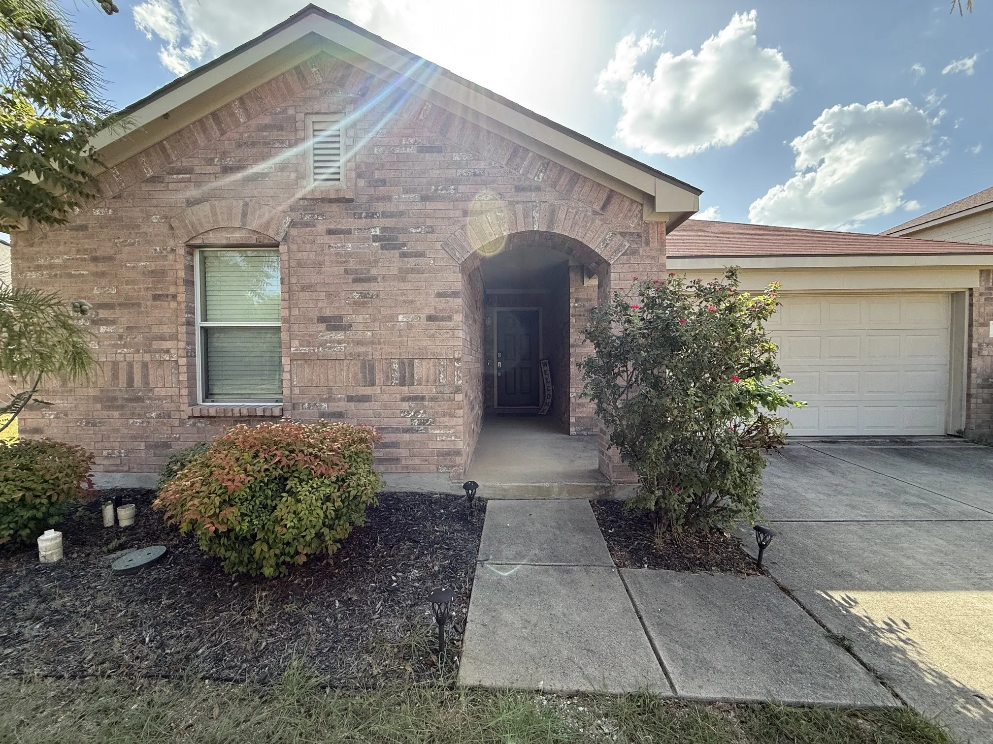 Single Family Residence For Sale in Dallas County , 1331 Newton Drive, Cedar Hill, Texas 75104, 3 Bedroom, 2 Bathroom, 2 Garage spaces, 1,614 Sqft, built in 2010, mls#21369288, Real Estate Agent in Cedar Hill, Homes For Sale in Dallas county, Homes For Sale in Cedar Hill, Realtor in Cedar Hill Texas, Real Estate Brokerage Independent Realty Texas, Luminita Cordes Realtor