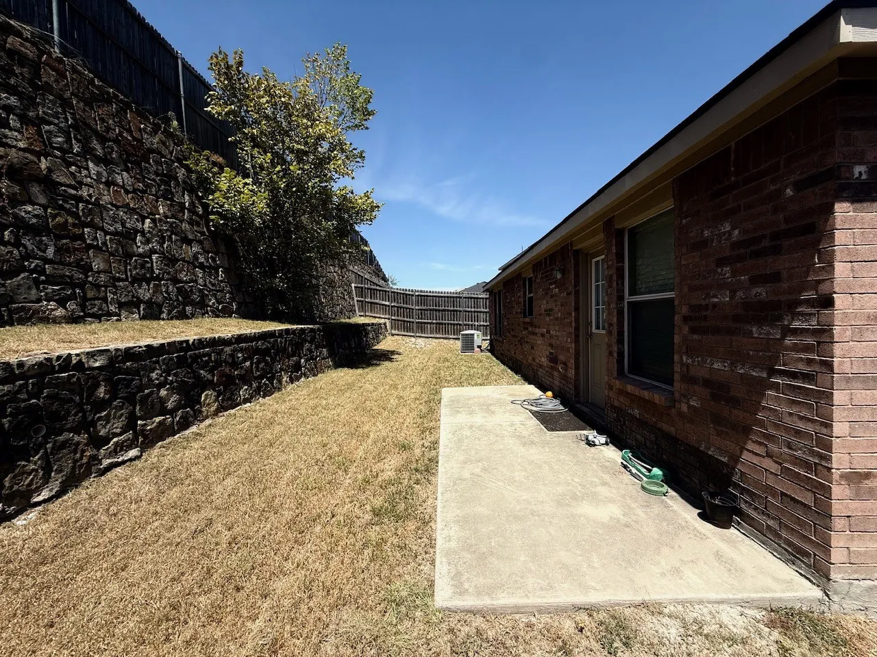 Single Family Residence For Sale in Dallas County , 1331 Newton Drive, Cedar Hill, Texas 75104, 3 Bedroom, 2 Bathroom, 2 Garage spaces, 1,614 Sqft, built in 2010, mls#21369288, Real Estate Agent in Cedar Hill, Homes For Sale in Dallas county, Homes For Sale in Cedar Hill, Realtor in Cedar Hill Texas, Real Estate Brokerage Independent Realty Texas, Luminita Cordes Realtor