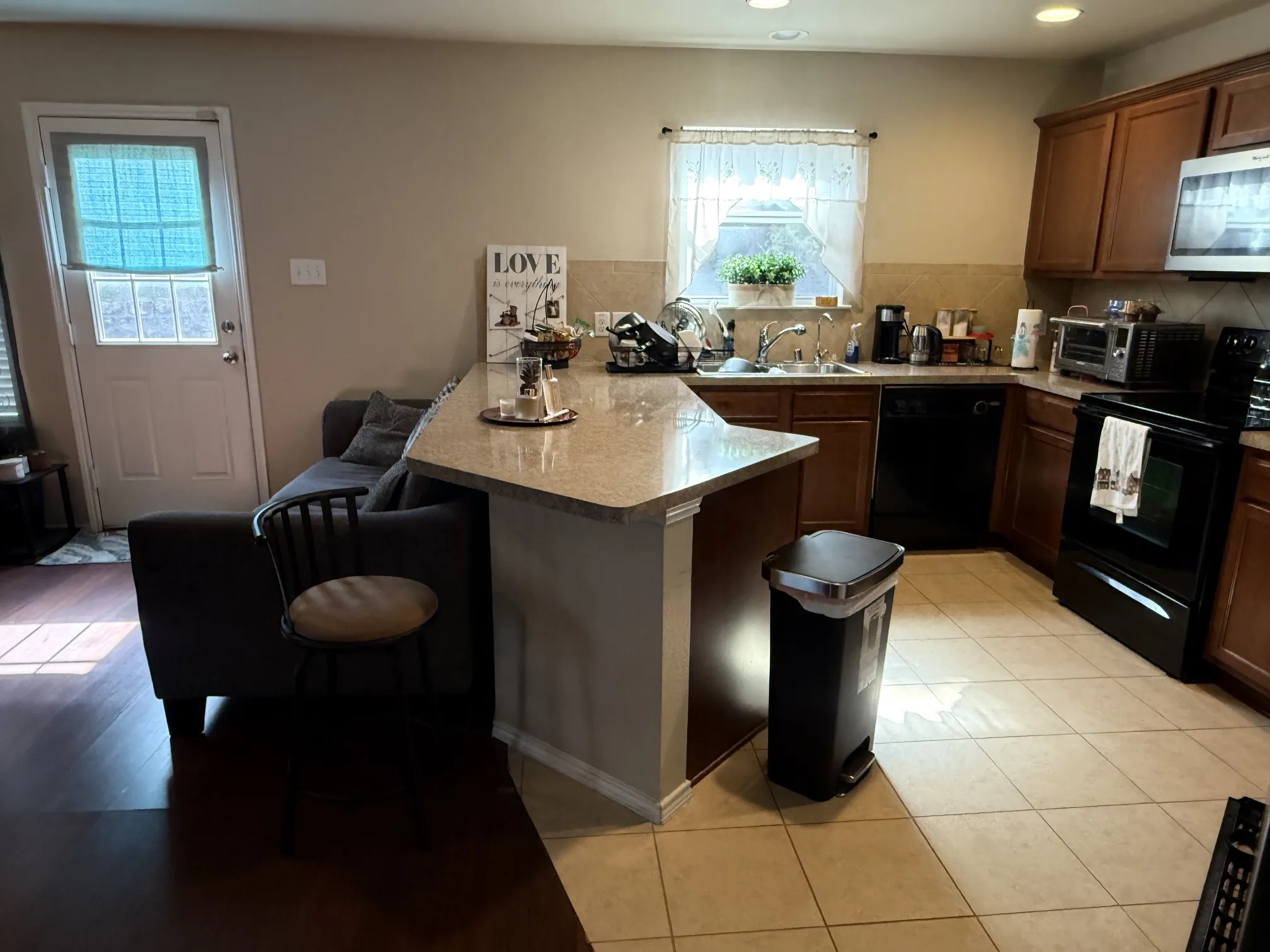 Single Family Residence For Sale in Dallas County , 1331 Newton Drive, Cedar Hill, Texas 75104, 3 Bedroom, 2 Bathroom, 2 Garage spaces, 1,614 Sqft, built in 2010, mls#21369288, Real Estate Agent in Cedar Hill, Homes For Sale in Dallas county, Homes For Sale in Cedar Hill, Realtor in Cedar Hill Texas, Real Estate Brokerage Independent Realty Texas, Luminita Cordes Realtor